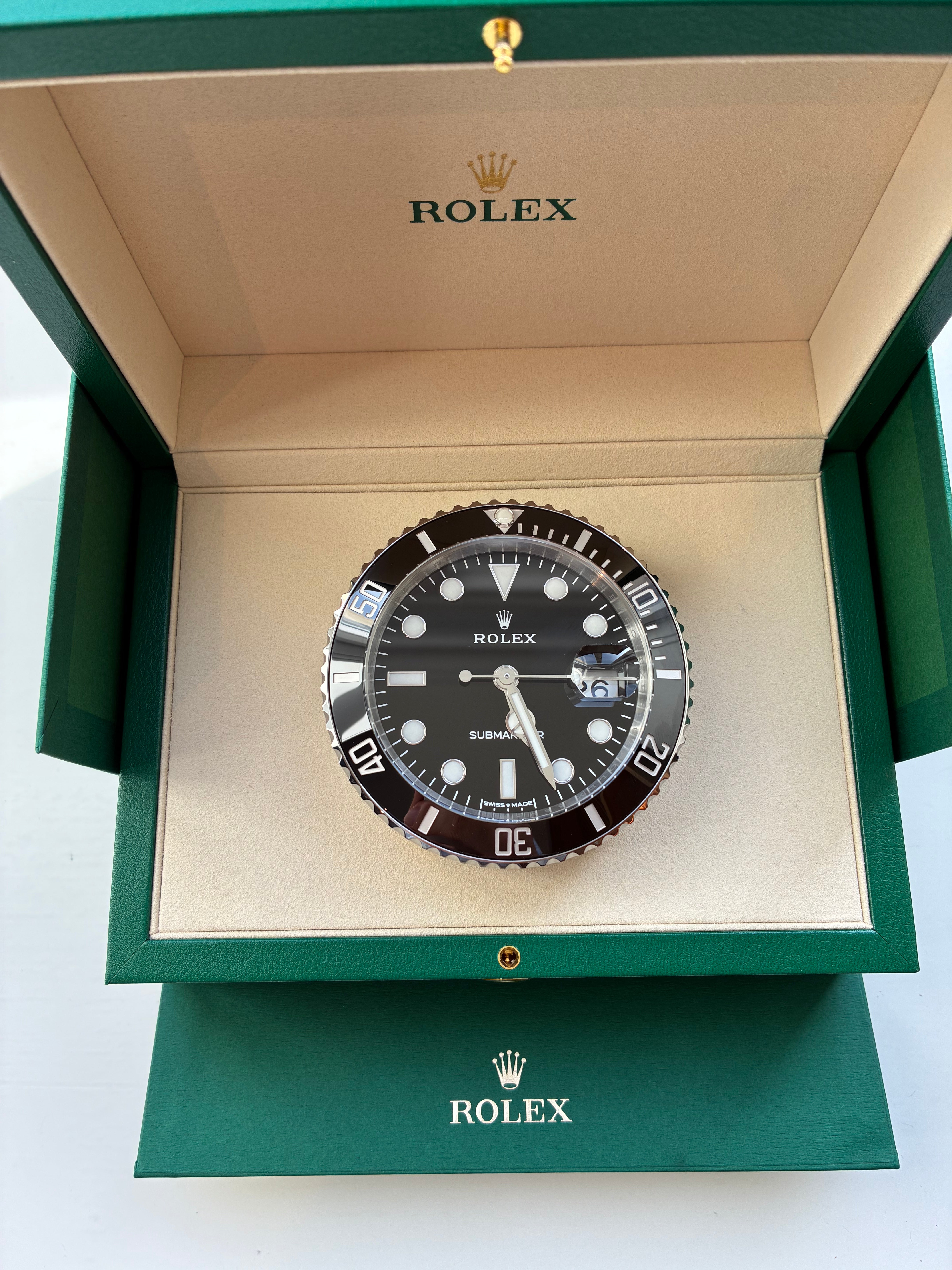 Submariner Date Tischuhr mit säkularem Kalender / neu (08/2026)