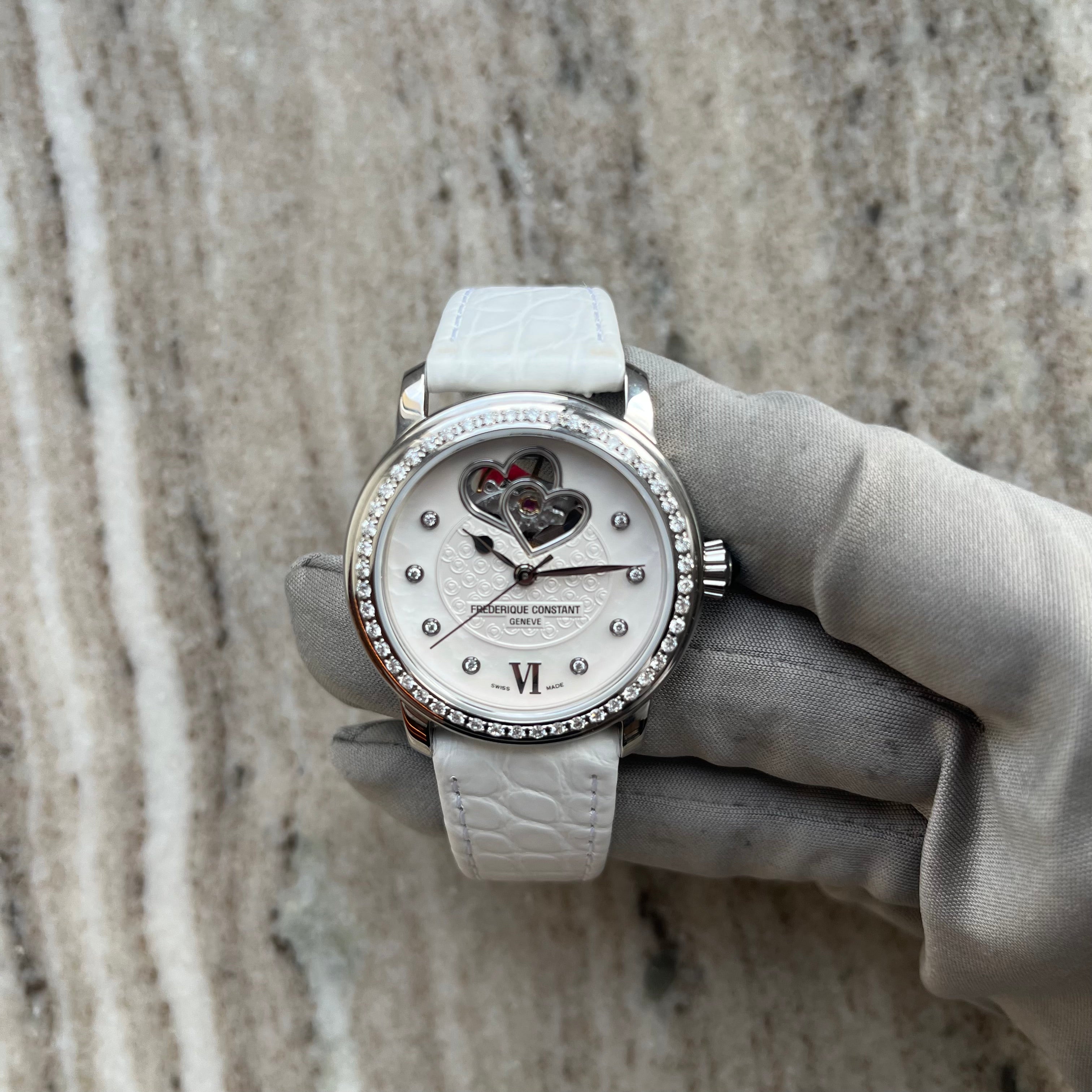 Frederique Constant Ladies Automatic Double Heart Beat 34mm mit weißem Zifferblatt und Lederarmband