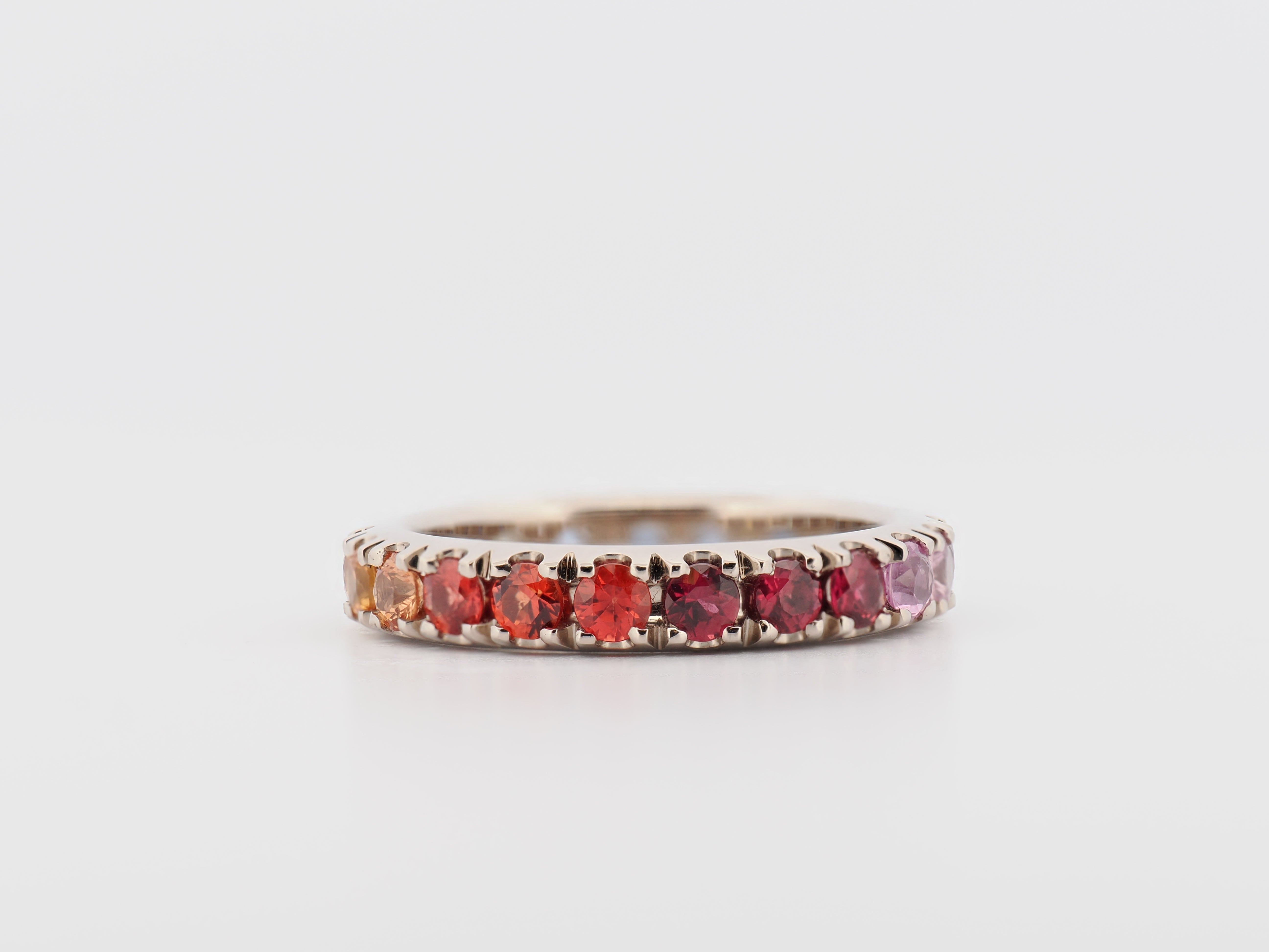 Memoire Ring "Chakra" in Weißgold mit bunten Saphiren