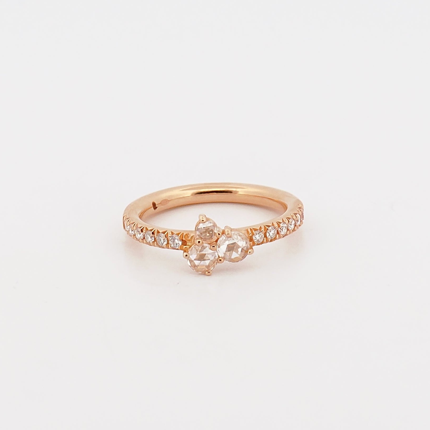 Ring Roségold mit drei Diamanten im Rosenschliff