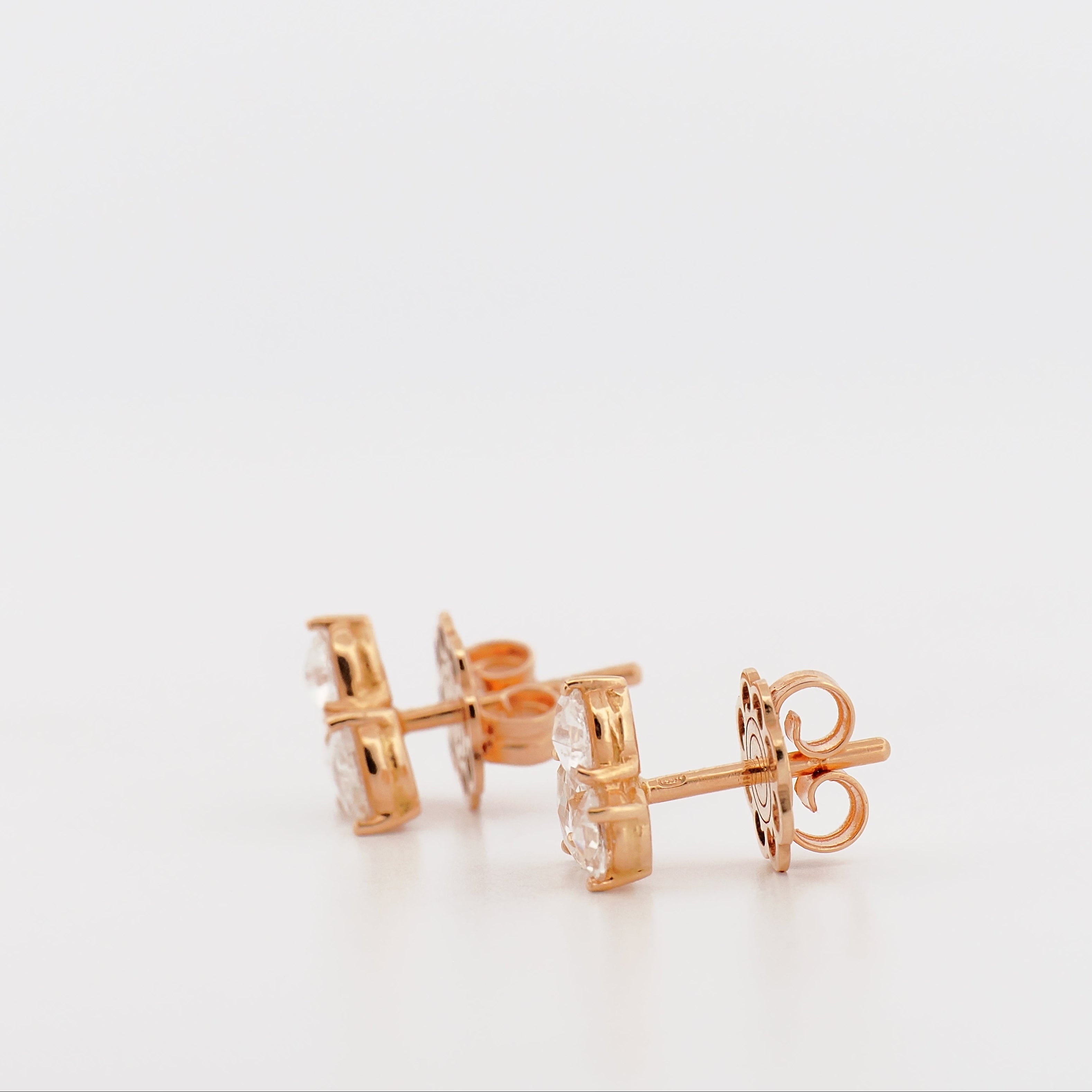 Ohrstecker Roségold mit drei Diamanten im Rosenschliff