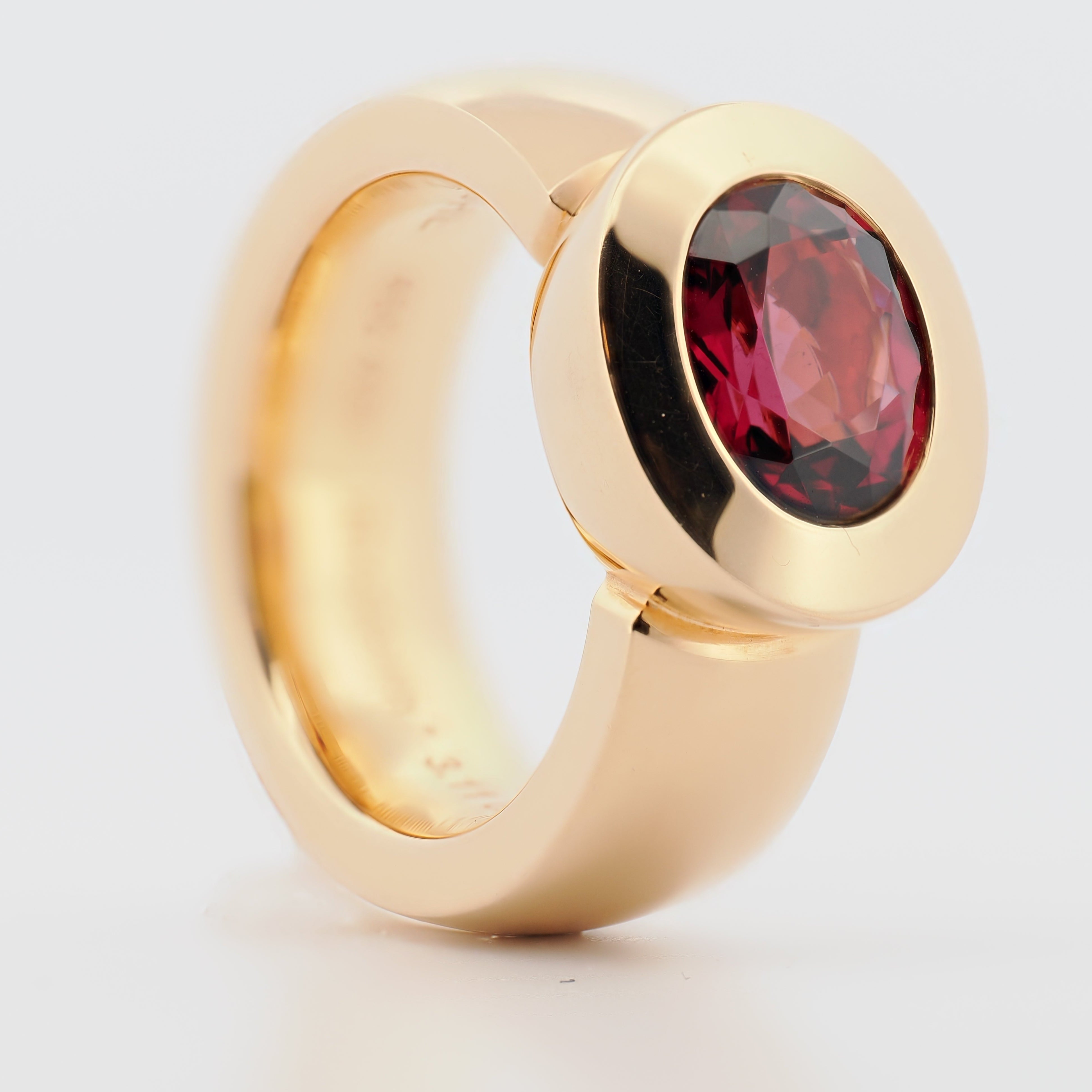 Ring mit Rhodolith in Roségold