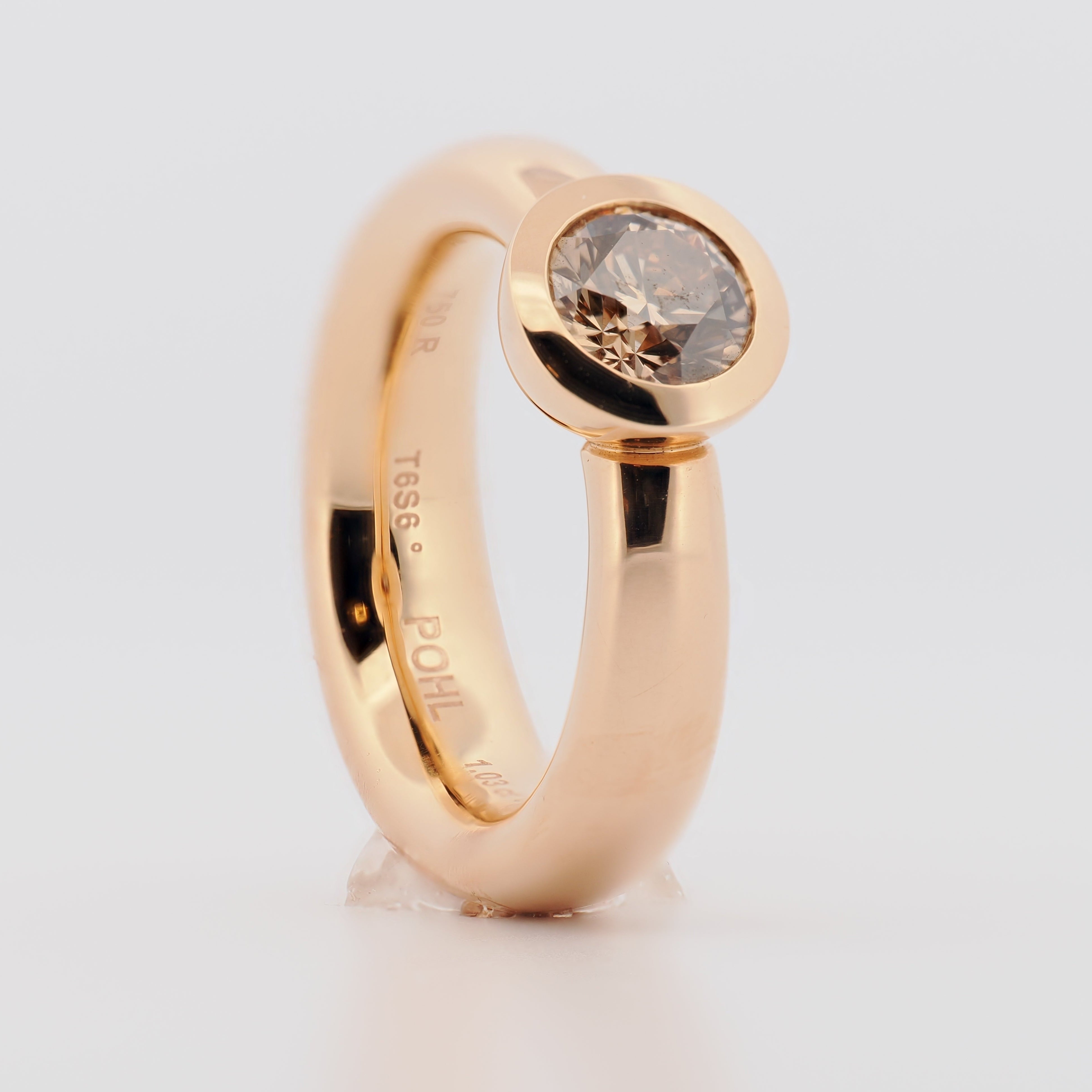 Ring mit braunem Brillant in Roségold