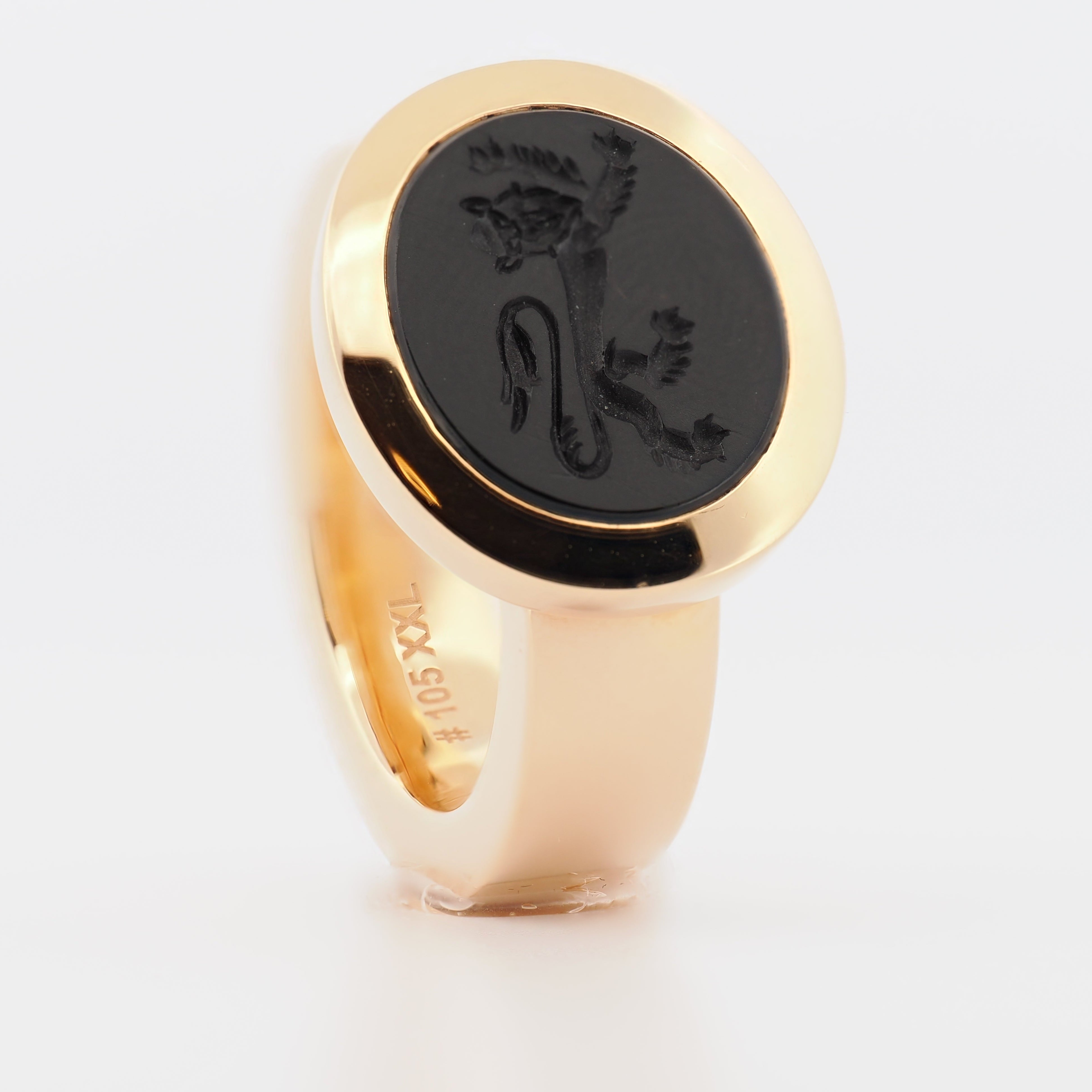 Ring mit schwarzem Onyx Löwen Siegel in Roségold