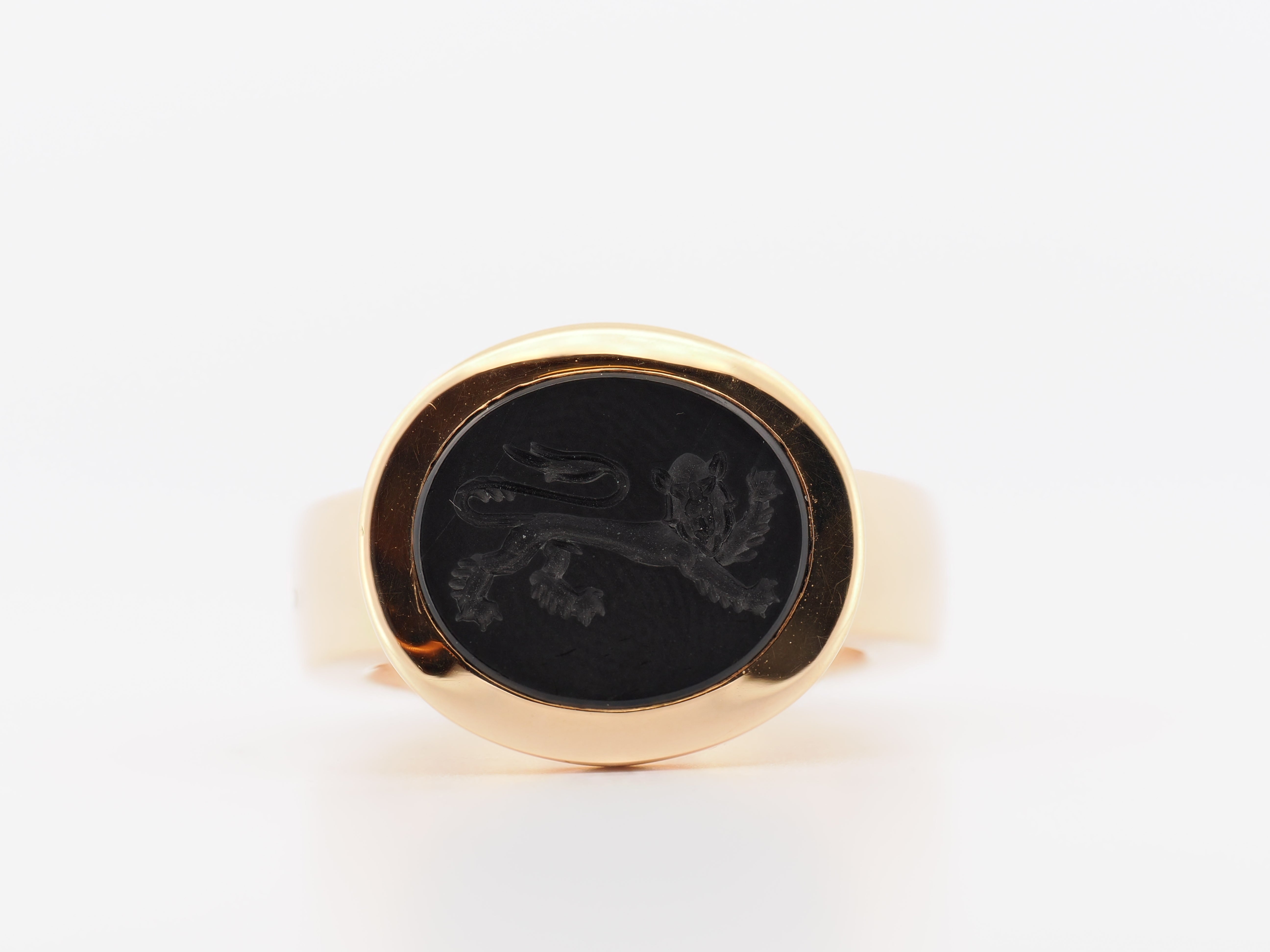 Ring mit schwarzem Onyx Löwen Siegel in Roségold