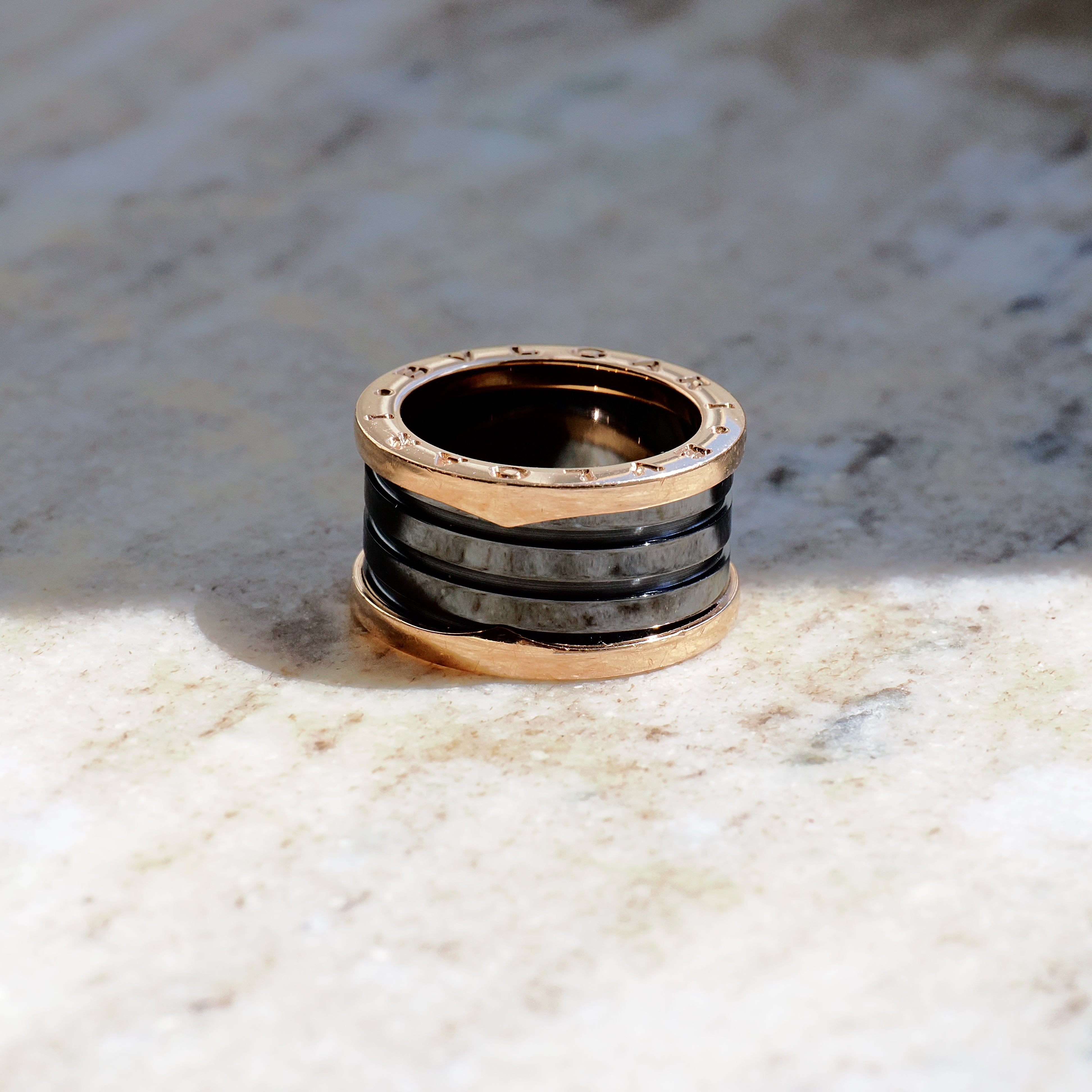 B.zero1 Ring - 18K Roségold mit Keramikspirale
