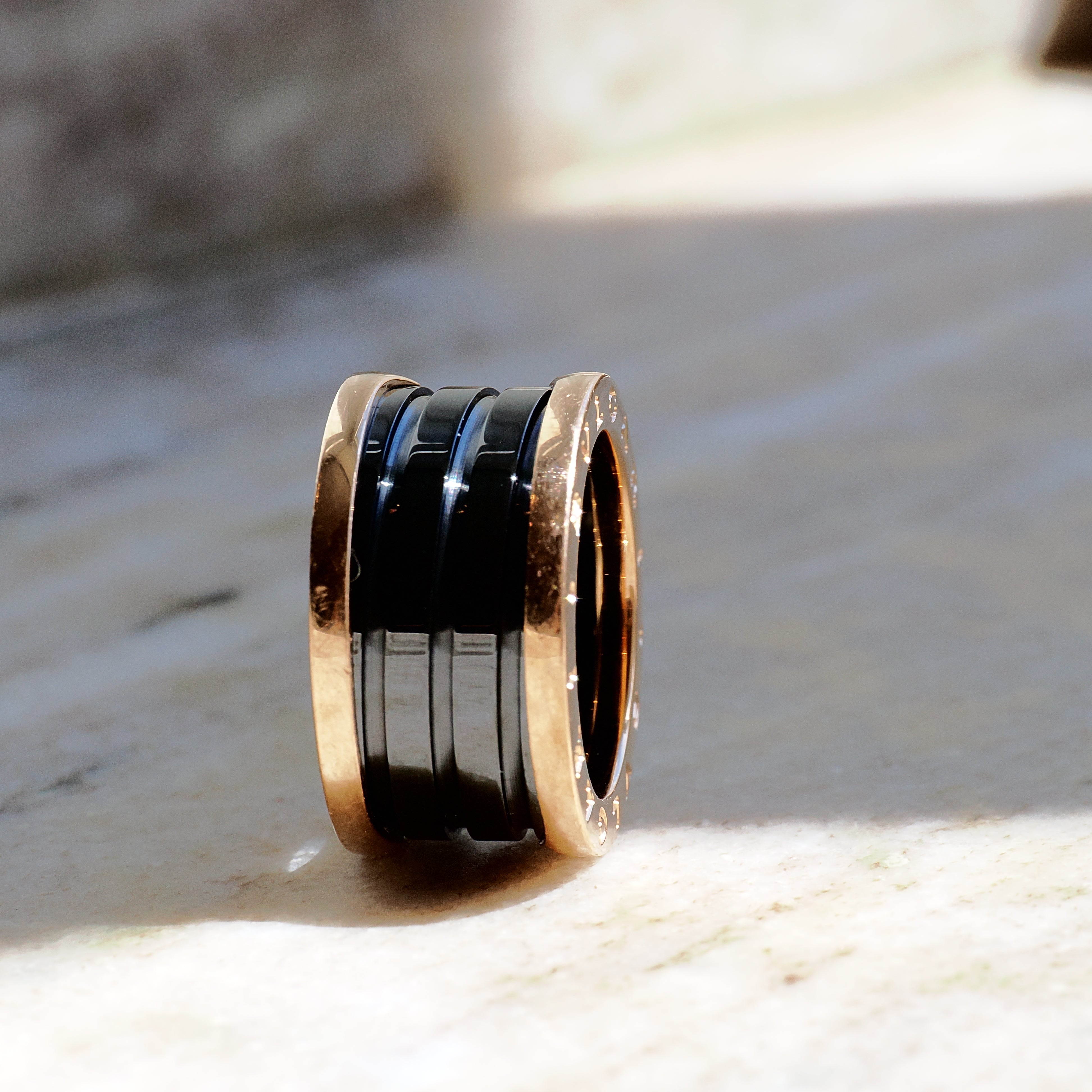B.zero1 Ring - 18K Roségold mit Keramikspirale