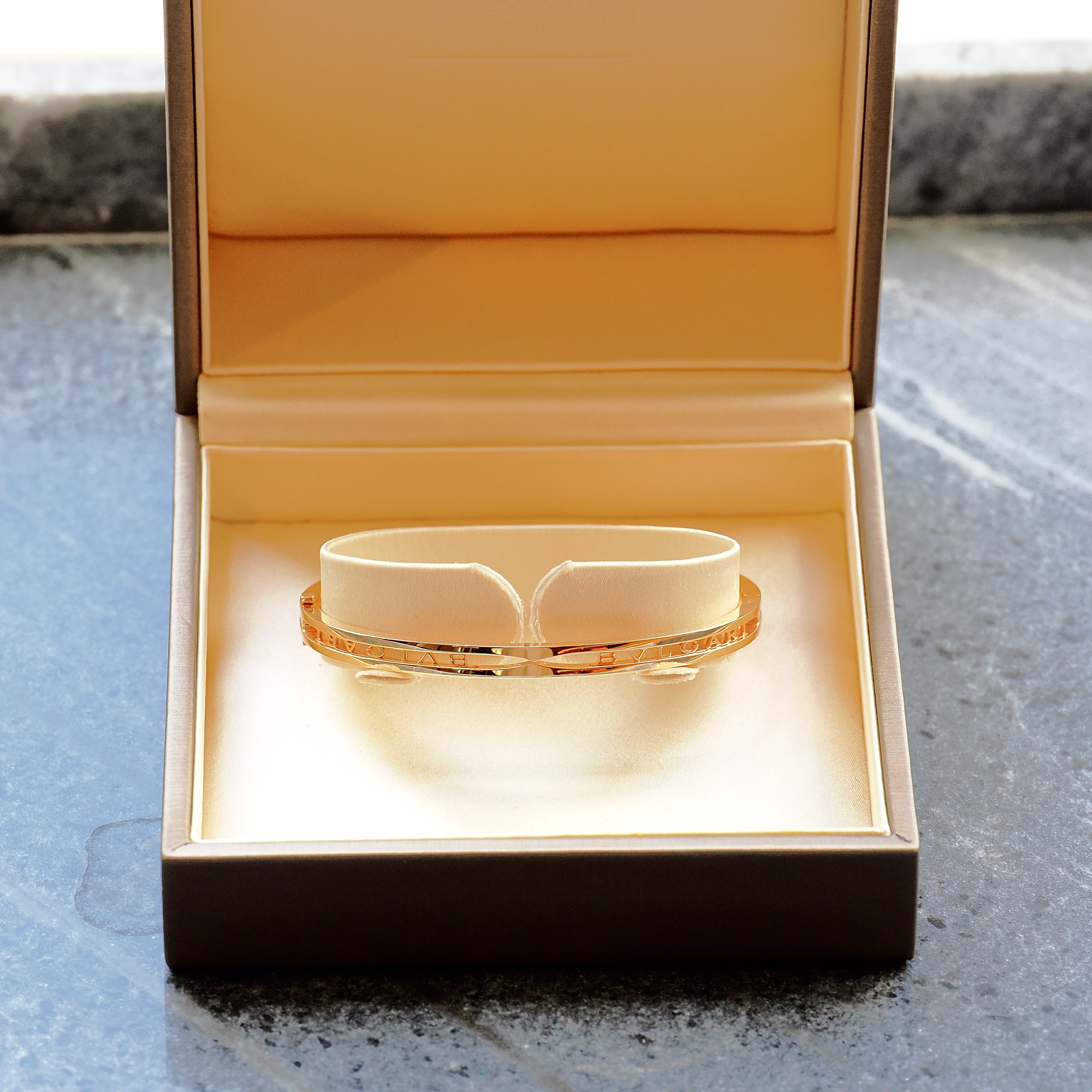 B.zero1 Armreif Roségold mit Bulgari Logo / S-M
