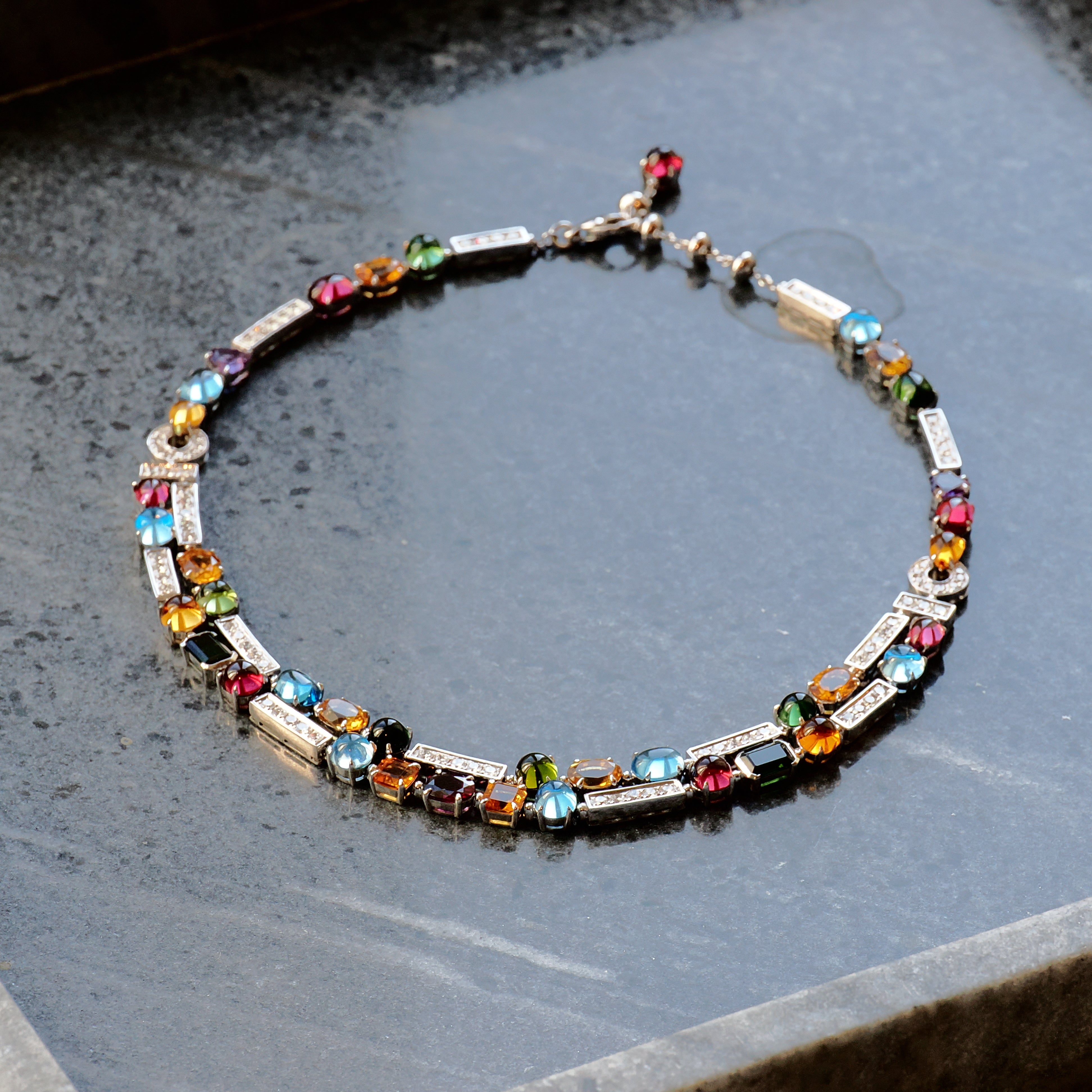 Collier Weißgold mit Farbsteinen und Brillanten