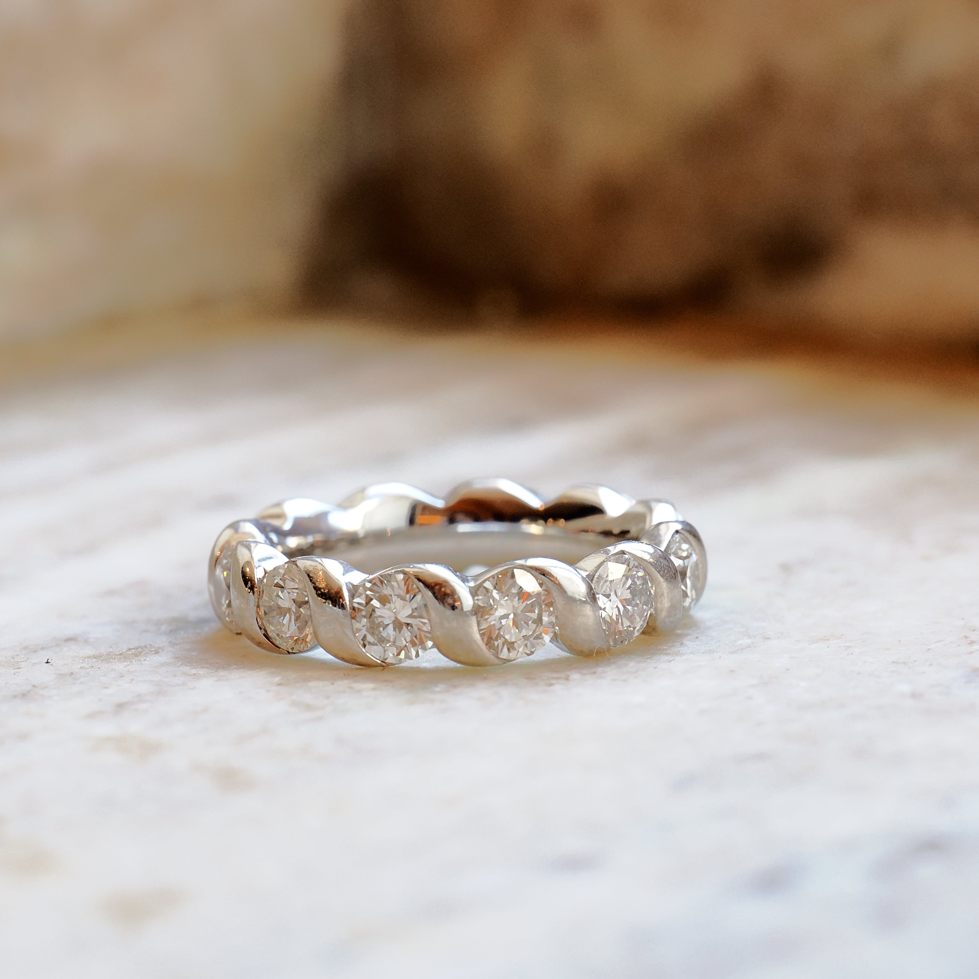 Meister Memoire Ring aus Platin mit Diamanten