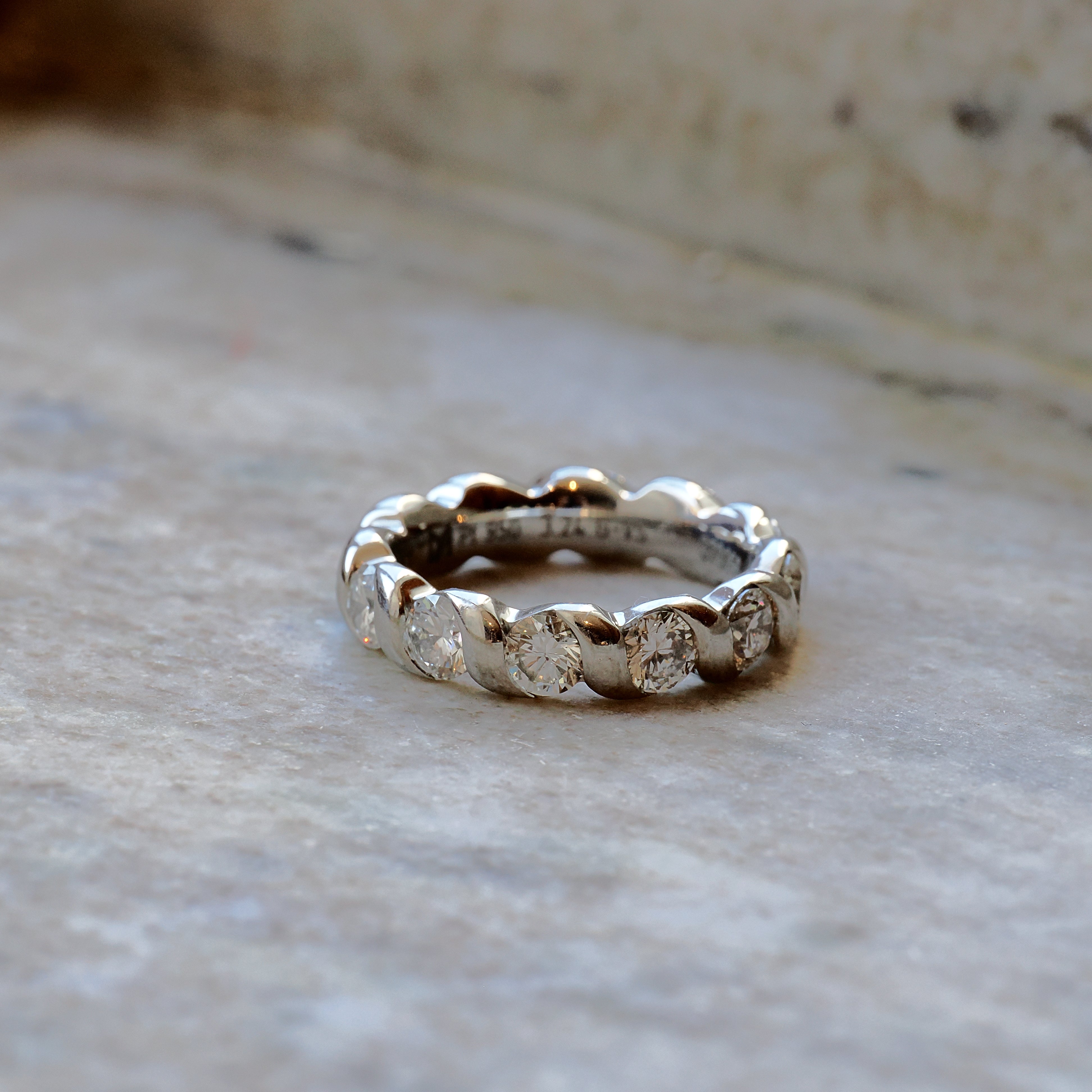 Meister Memoire Ring aus Platin mit Diamanten