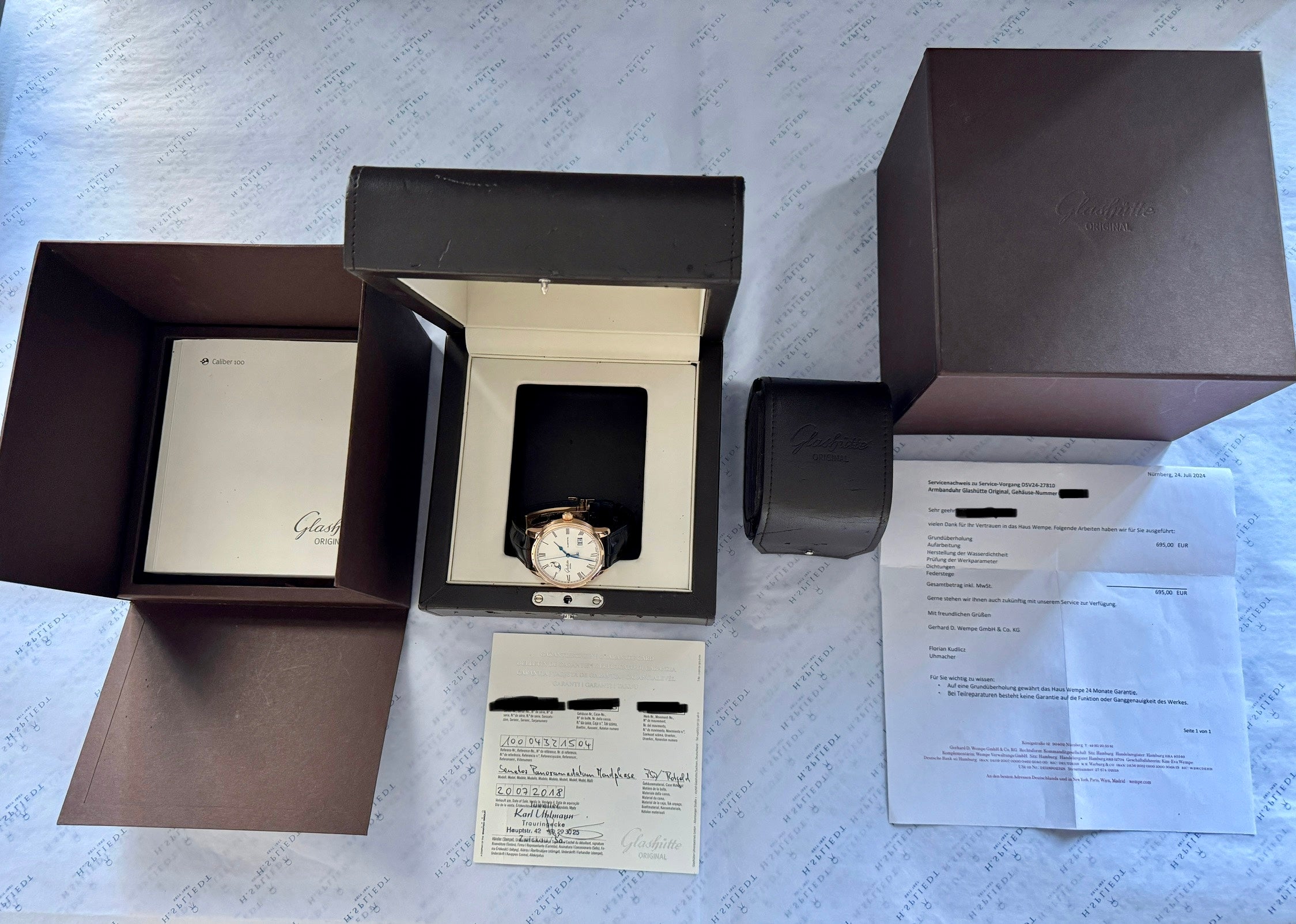Glashütte Original Senator PanoMaticLunar Automatik Roségold auf Karton mit Papieren