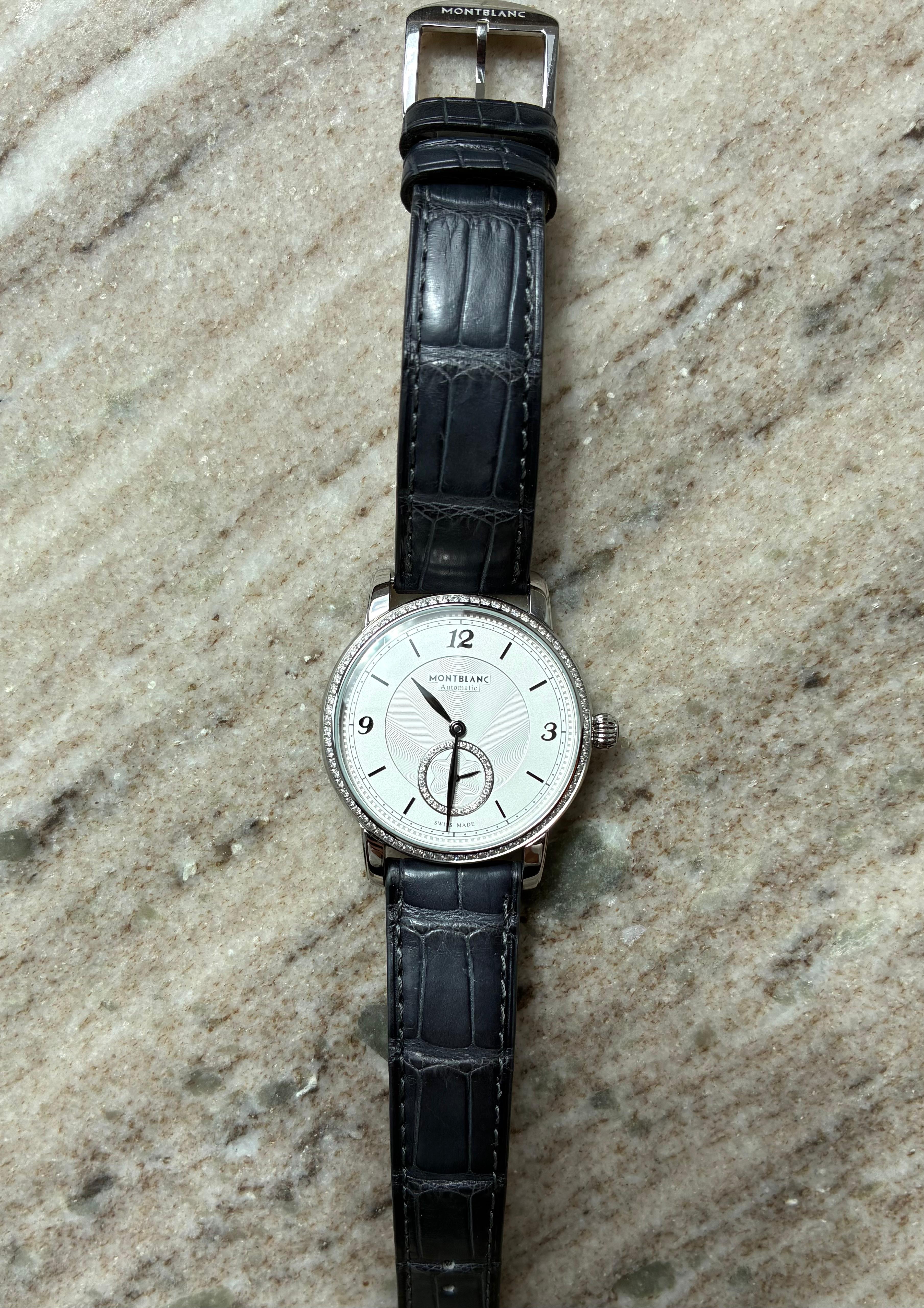 Montblanc Star Legacy Small Second Automatikuhr mit weißem Zifferblatt und schwarzem Lederarmband