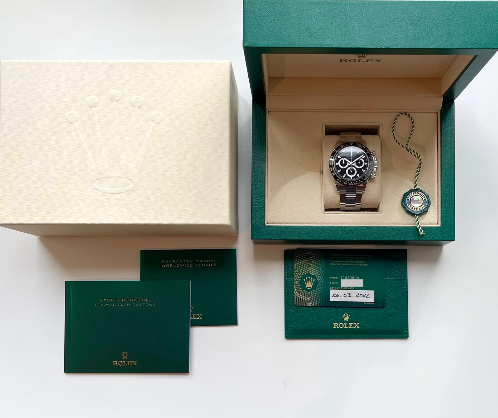 Rolex Daytona 116500LN mit schwarzem Zifferblatt in voller Verpackung auf weißem Hintergrund