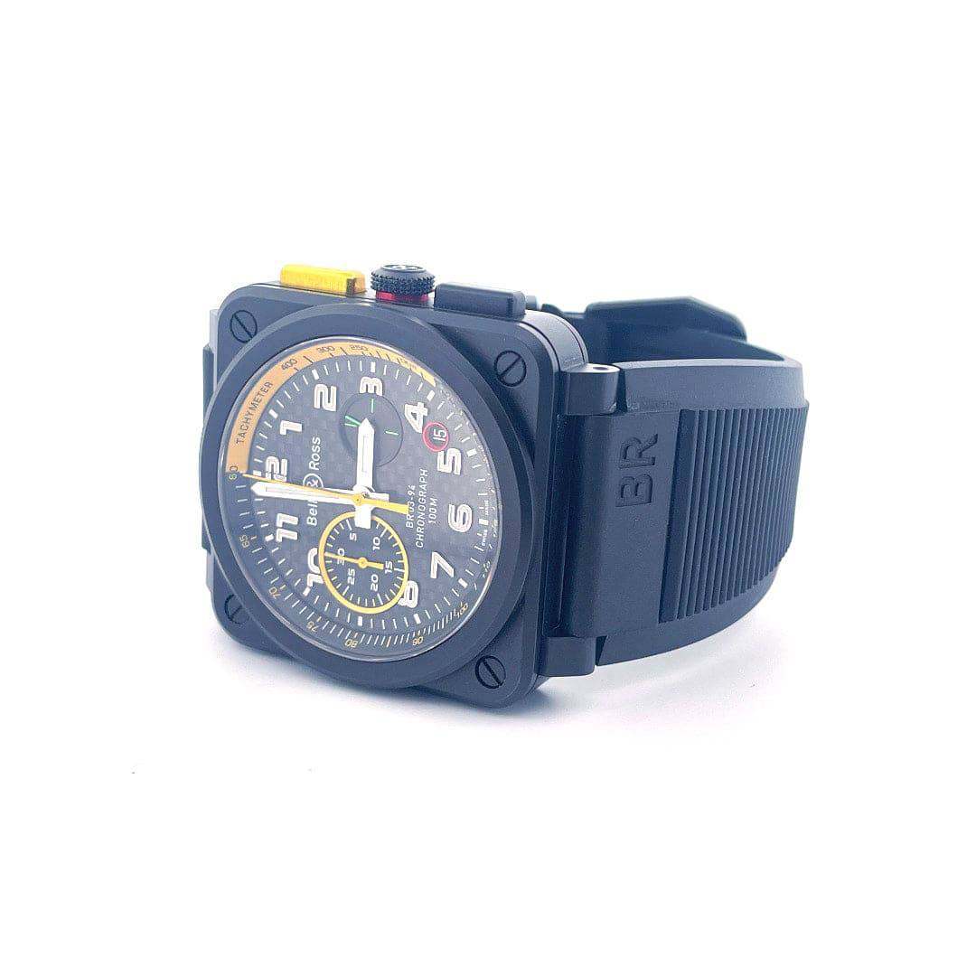 Bell & Ross BR 03-94 Chronograph in mattem Keramikgehäuse mit schwarzem Kautschukband aus der Seitenansicht