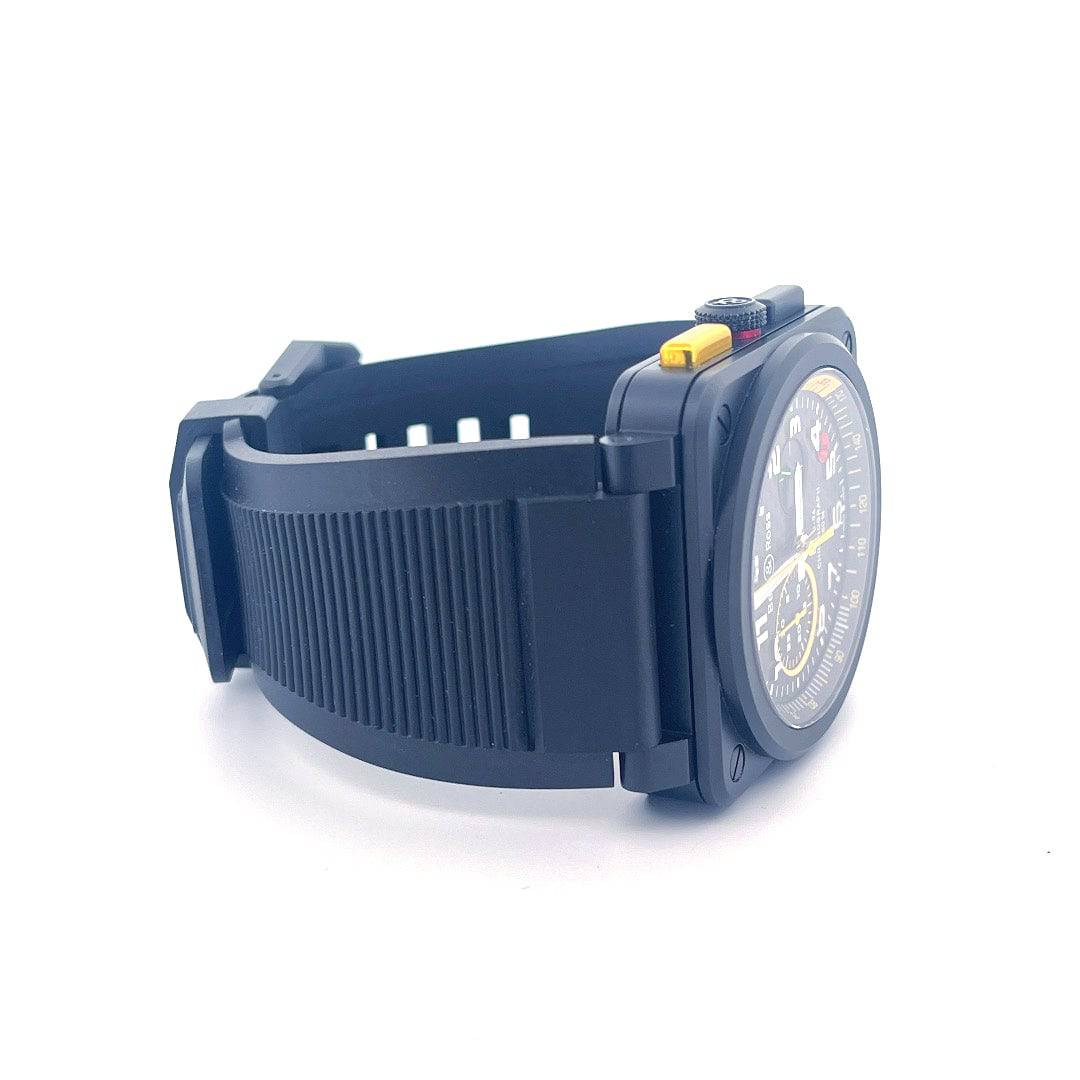 Bell & Ross Br 03-94 Chronograph Keramik Automatik mit gelbem Akzent, seitliche Ansicht