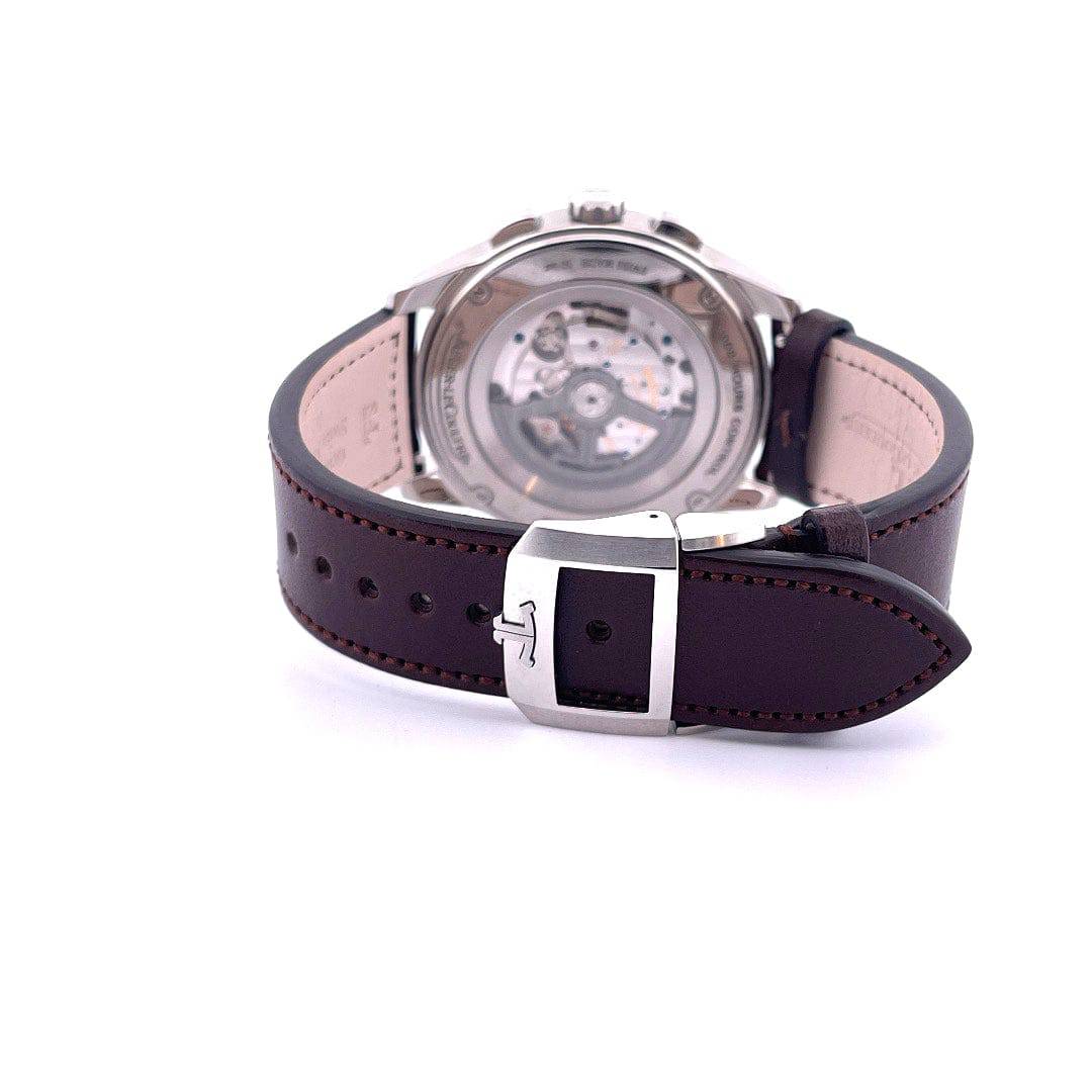 Jaeger LeCoultre Polaris Rückseite mit braunem Lederarmband und Schließe auf weißem Hintergrund