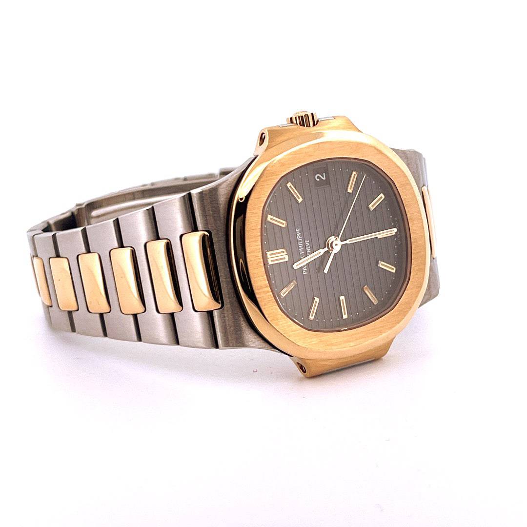 Patek Philippe Nautilus 3800/1 Bicolor im Detail mit Stahl-Gold-Armband und blauem Zifferblatt