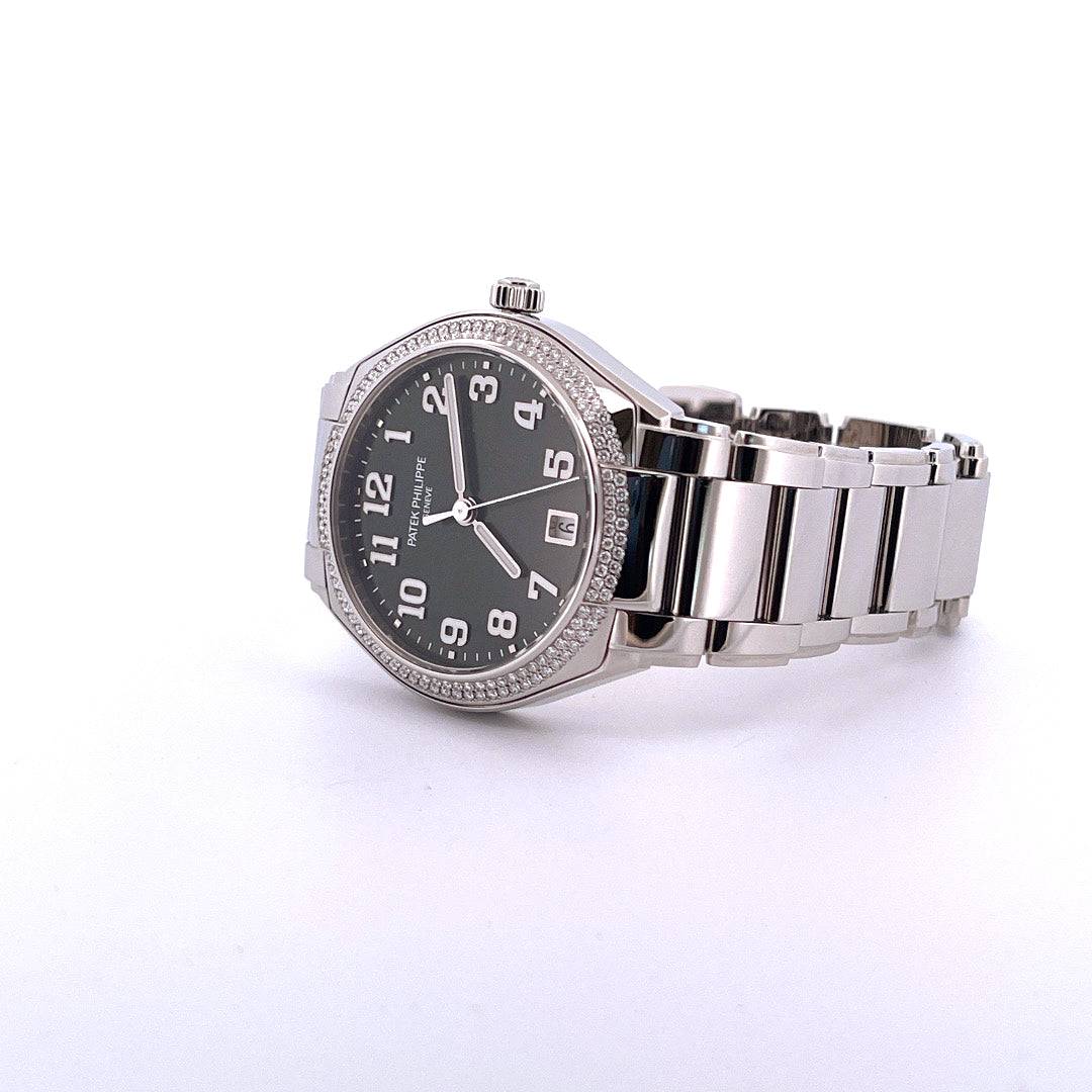 Patek Philippe Twenty 4 Automatic Stahl mit grünem Zifferblatt und Diamantlünette schräg fotografiert