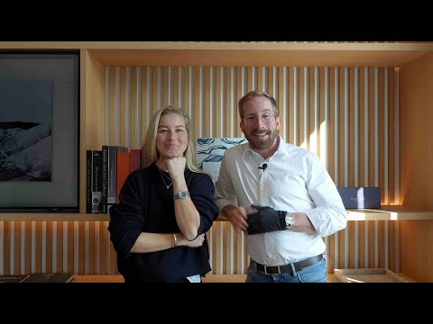 Video zeigt die Audemars Piguet Royal Oak 34mm Blue & Diamonds 77451ST.ZZ.1361ST Uhr mit blauem Zifferblatt und Diamantenakzenten