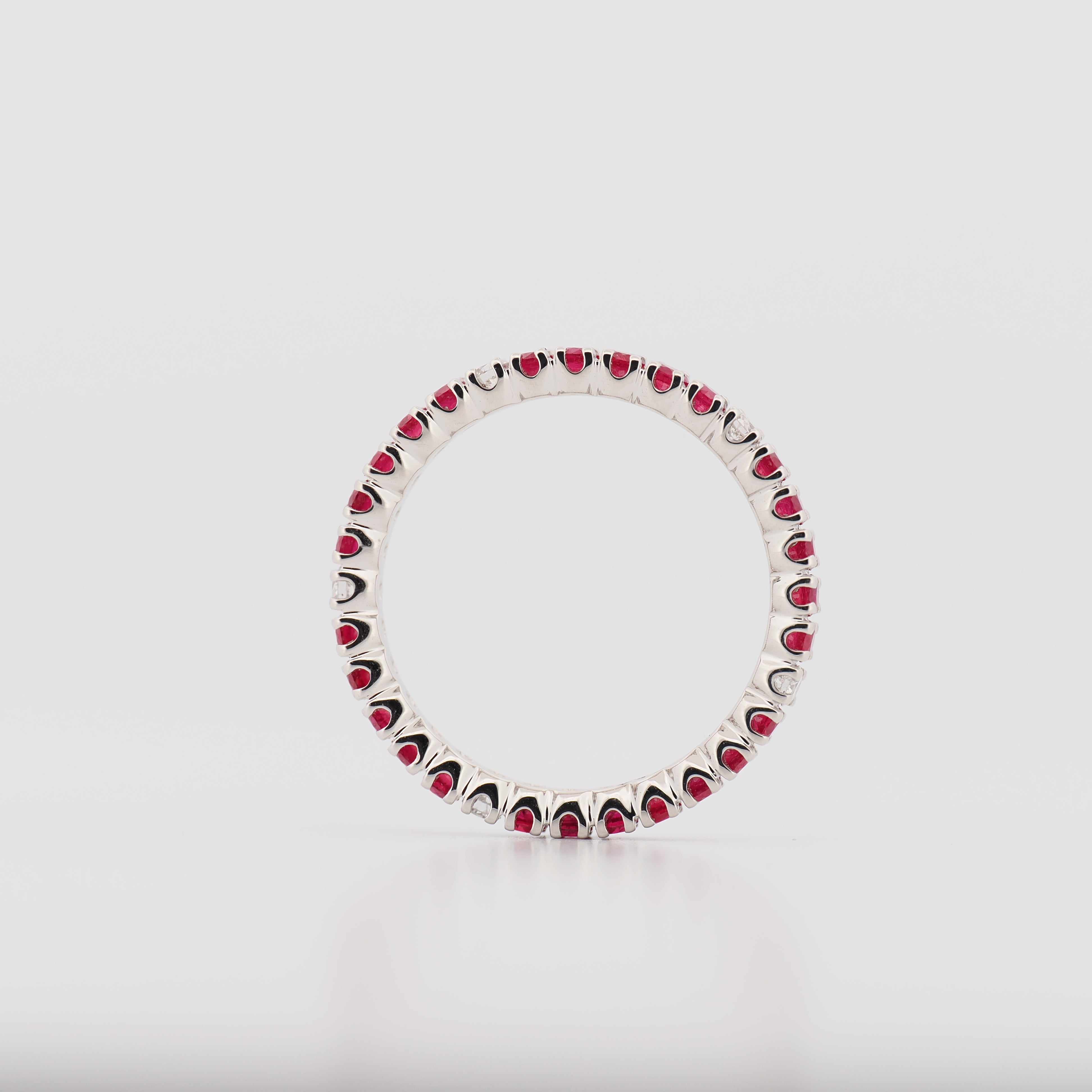 Giorgio Visconti Ring in 18k Weißgold mit pinken Rubinen und Brillanten