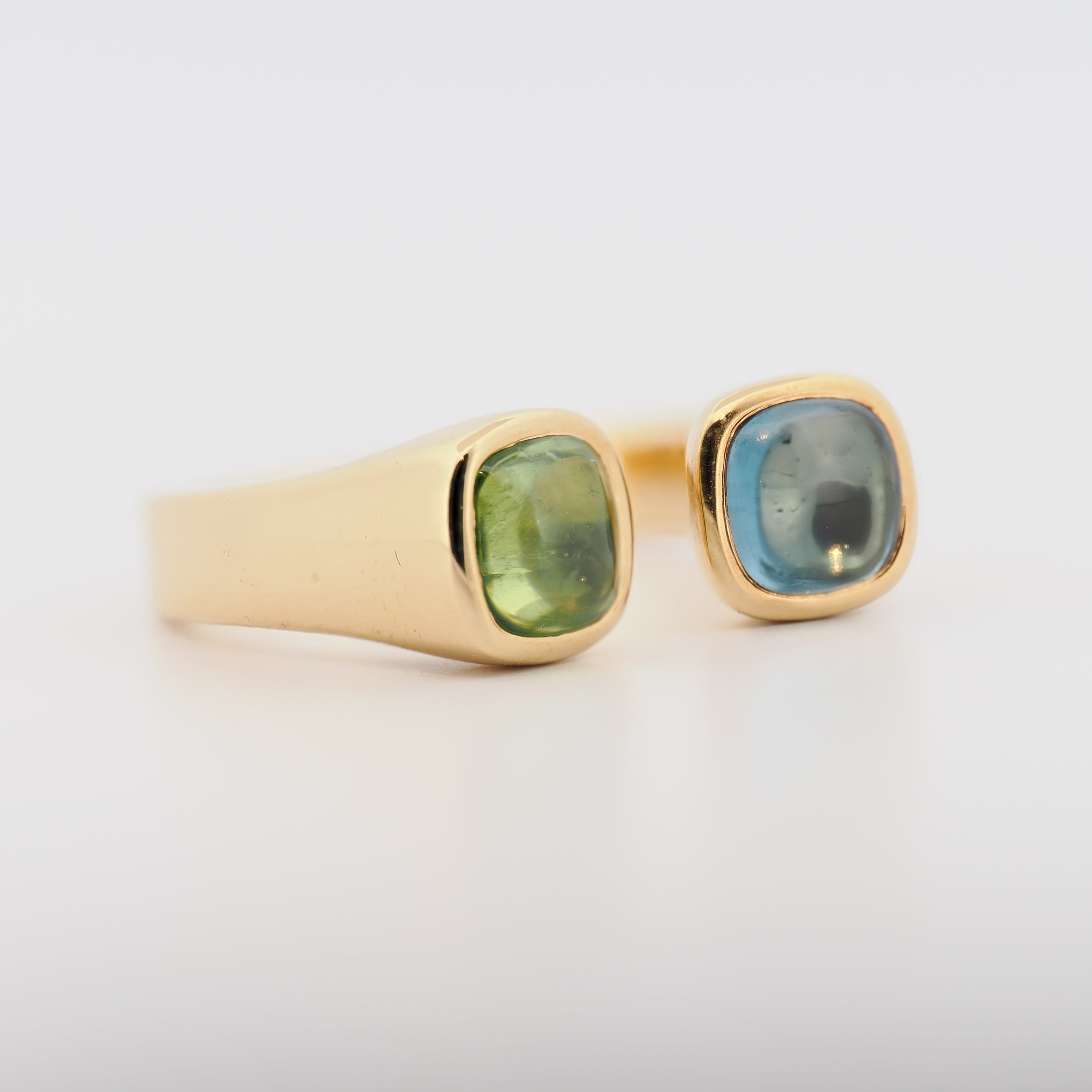 Desiree Sielaff Ring 'Isabelle Hope' aus Gold mit blauem Topas und grünem Peridot