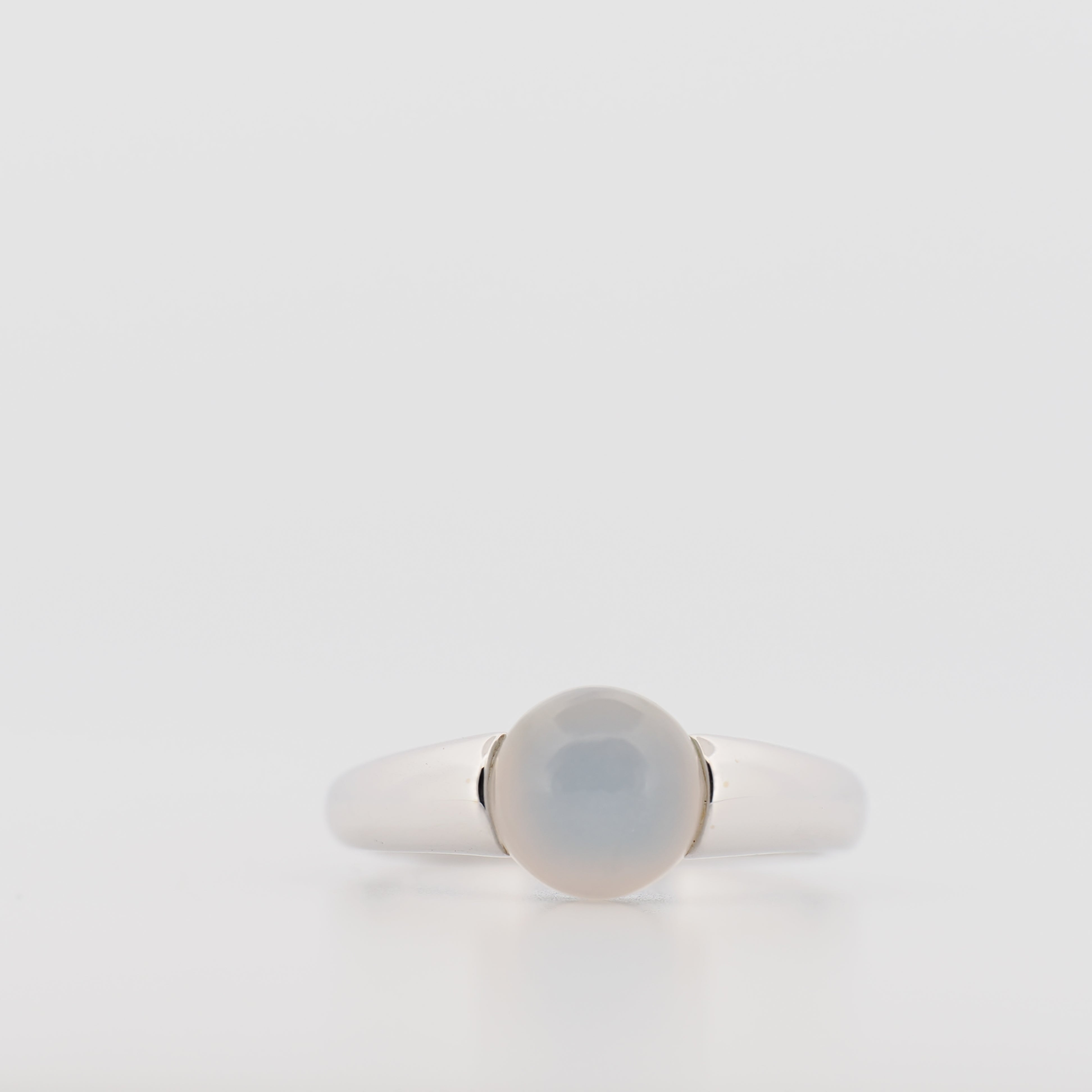 Ring von Juwelier Spliedt in Weißgold mit facettiertem Chalcedon-Cabochon