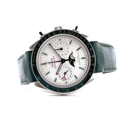 Omega - Speedmaster Moonwatch Moonphase Platin & Smaragd - Juwelier Spliedt