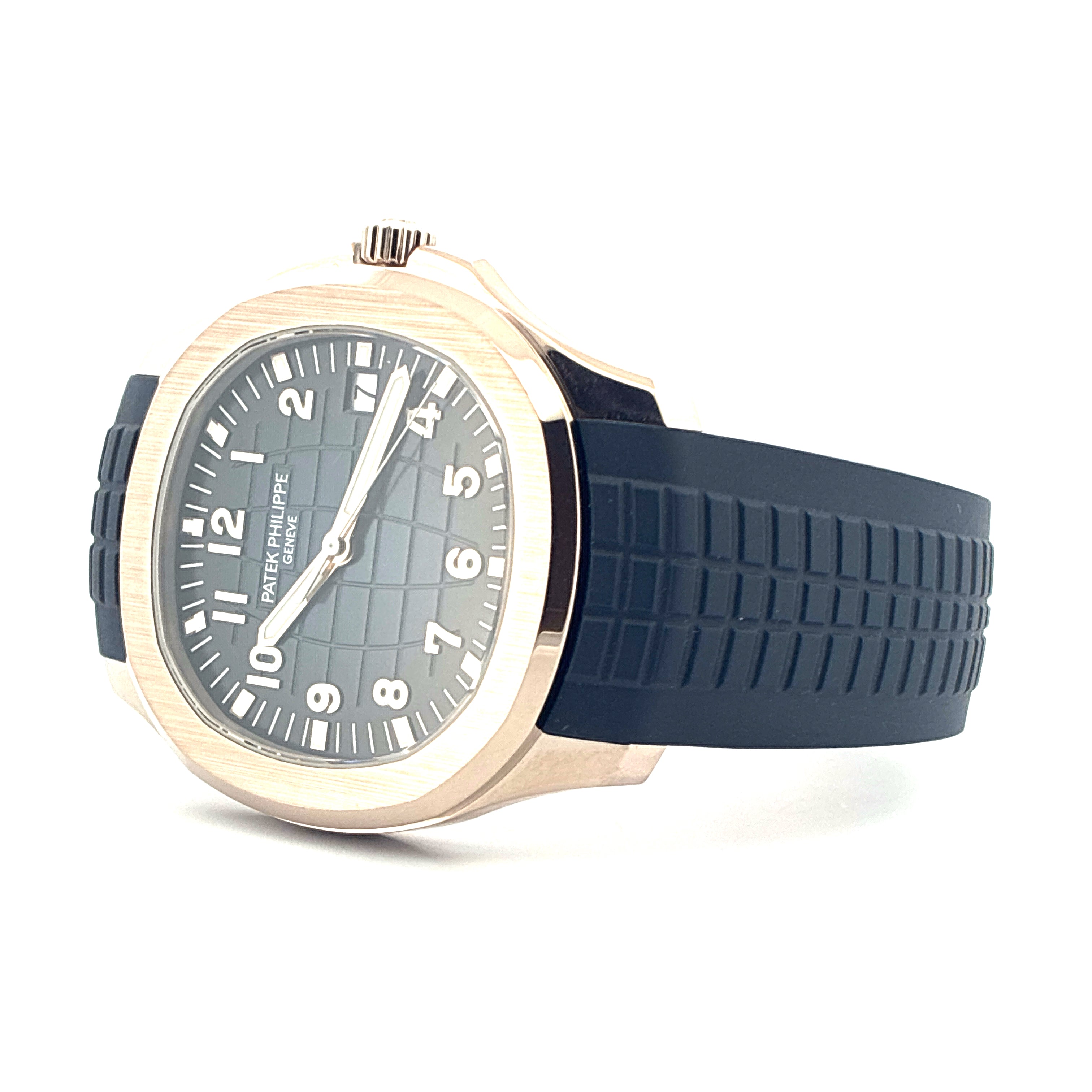 Aquanaut / Rubber Strap / White Gold / Blue Dial in Very Good Condition / Full Set / 2021