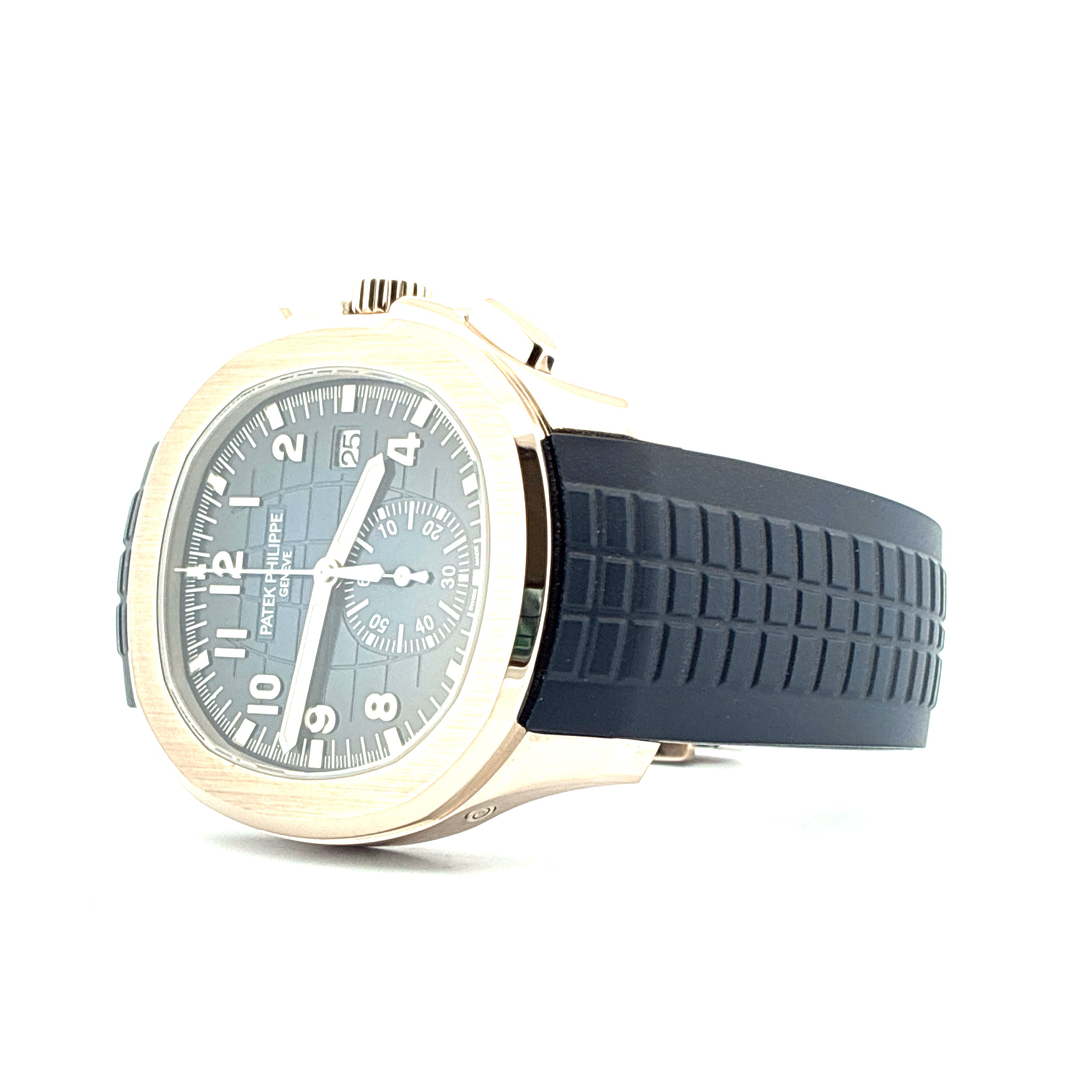 Patek Philippe Aquanaut Chronograph in Weißgold mit blauem Zifferblatt und schwarzem Kautschukarmband in sehr gutem Zustand