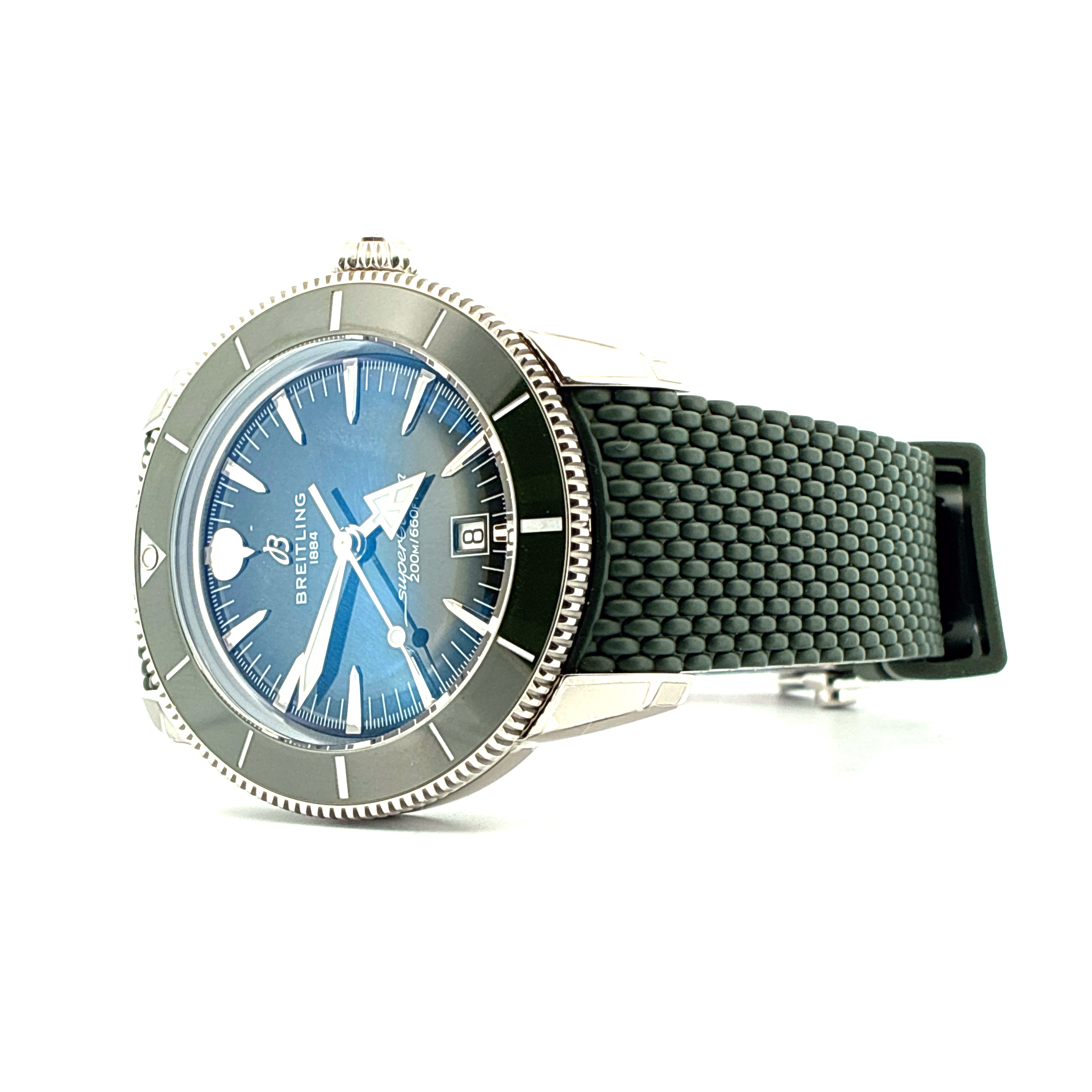 Superocean Heritage B31 Automatic 44 Breitling Super Ocean Green Dial / Like New / 2025 / Box & Papers
