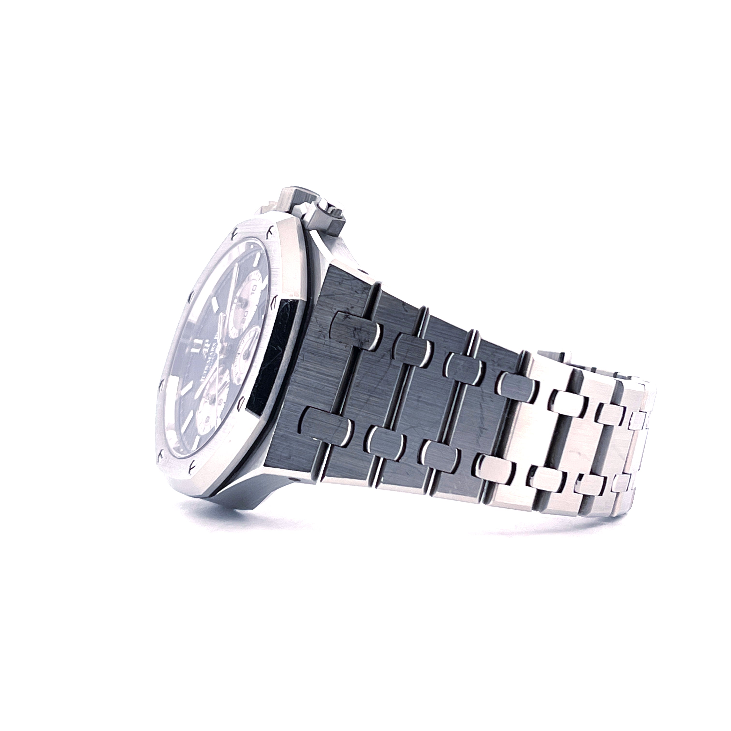 Audemars Piguet Royal Oak Chronograph 41mm Stahl mit blauem Zifferblatt und Stahlarmband von der Seite