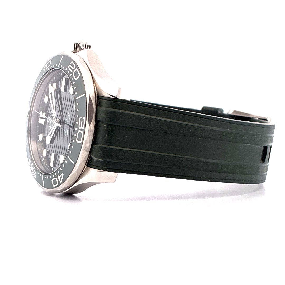 Seamaster Diver 300m / grün / Kautschuk (2023)
