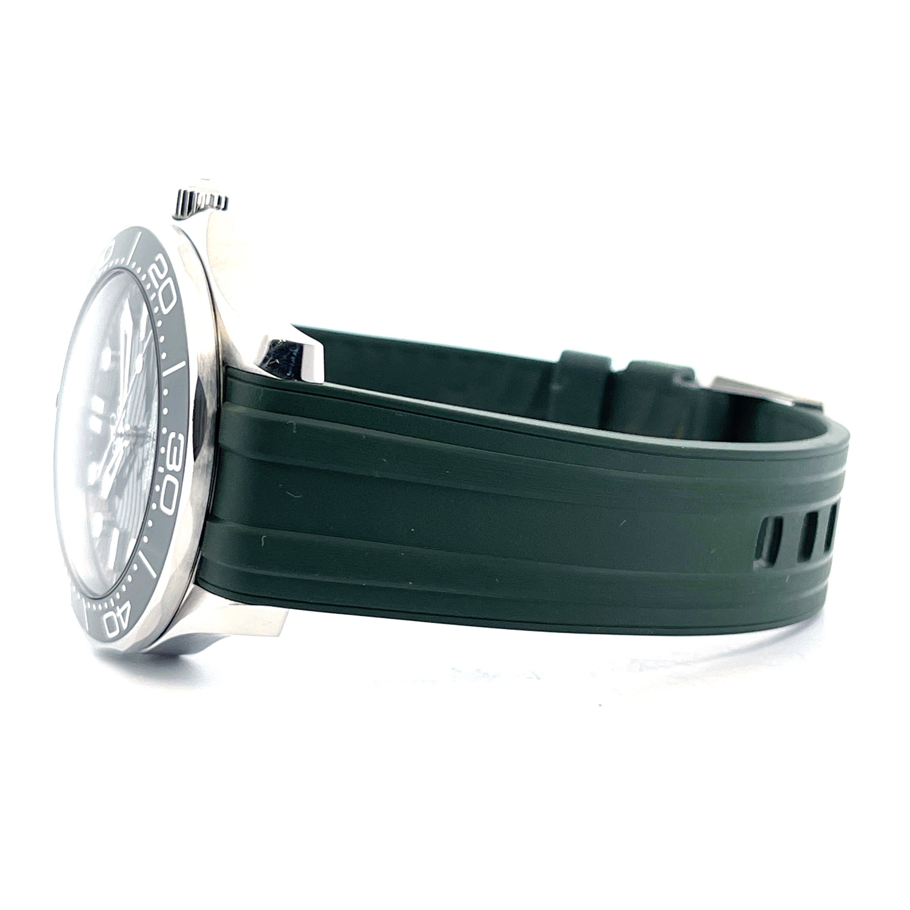 Seamaster Diver 300 M Master Chronometer DIVER 300 / Green Dial / Rubber / Box and Paper / Germany / perfect Condition / Dec. 2025
