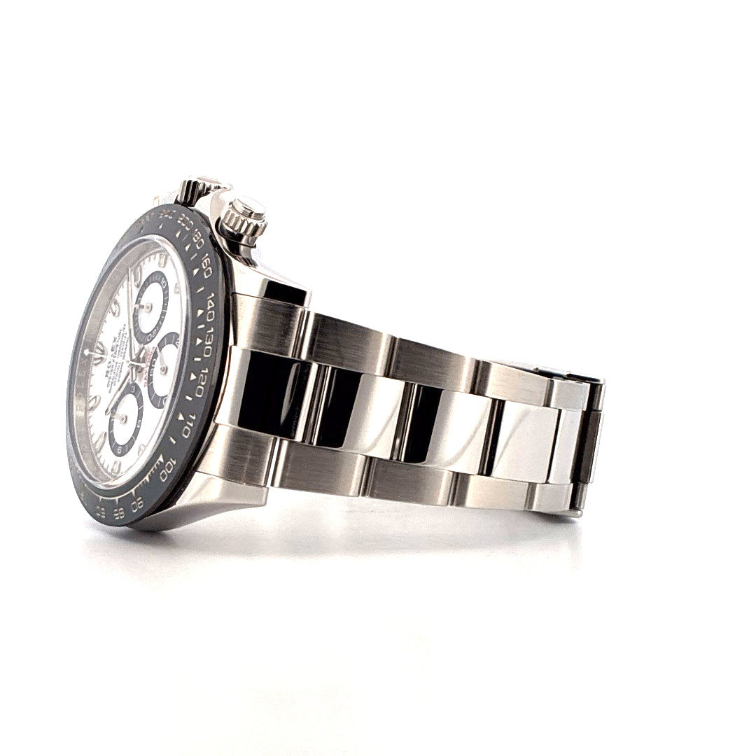 Rolex Daytona Panda 2021 Edelstahl Automatik mit weißem Zifferblatt und Stahlband im Profil