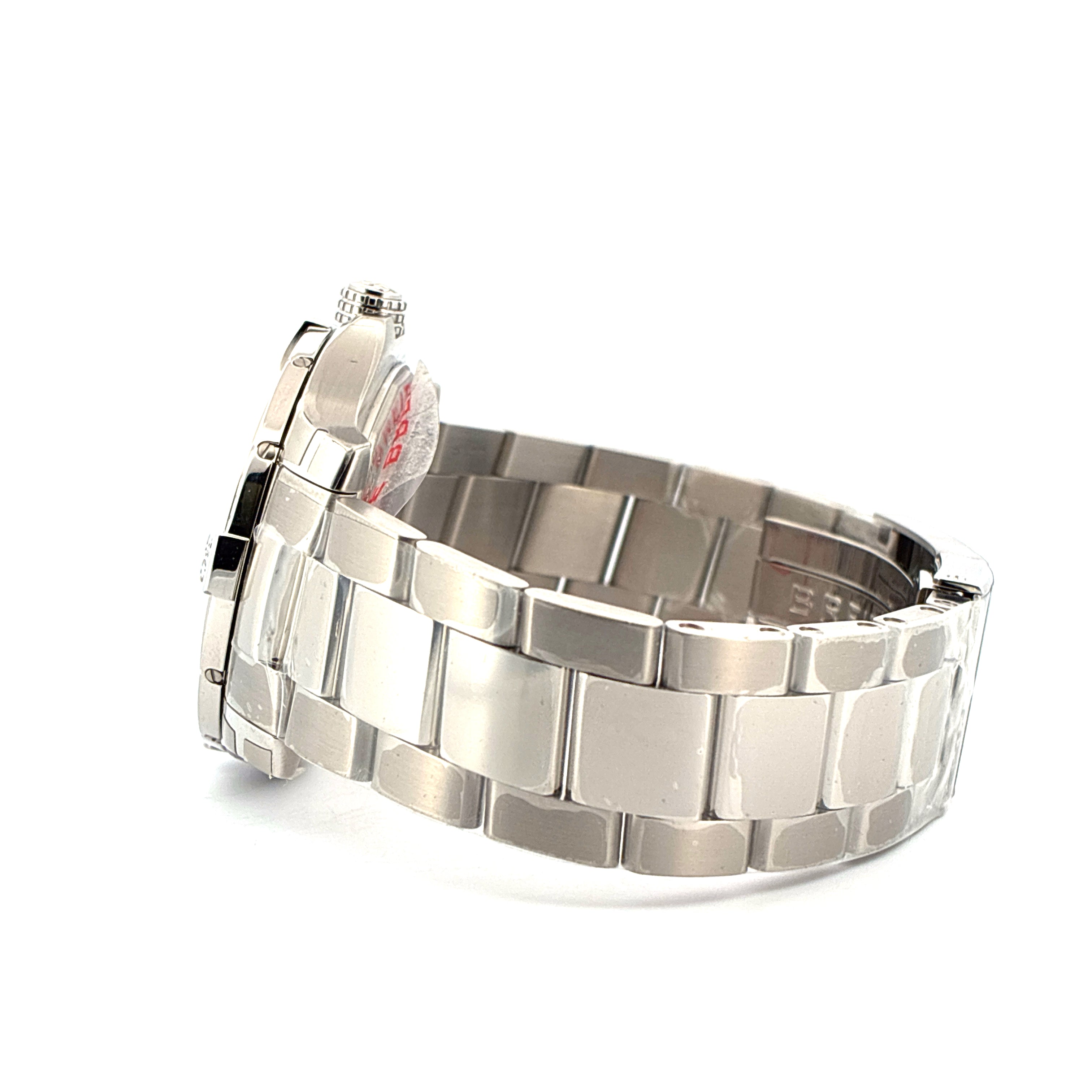 Breitling Avenger Automatic 43 aus Edelstahl, Seitenansicht des polierten Armbands und Gehäuses