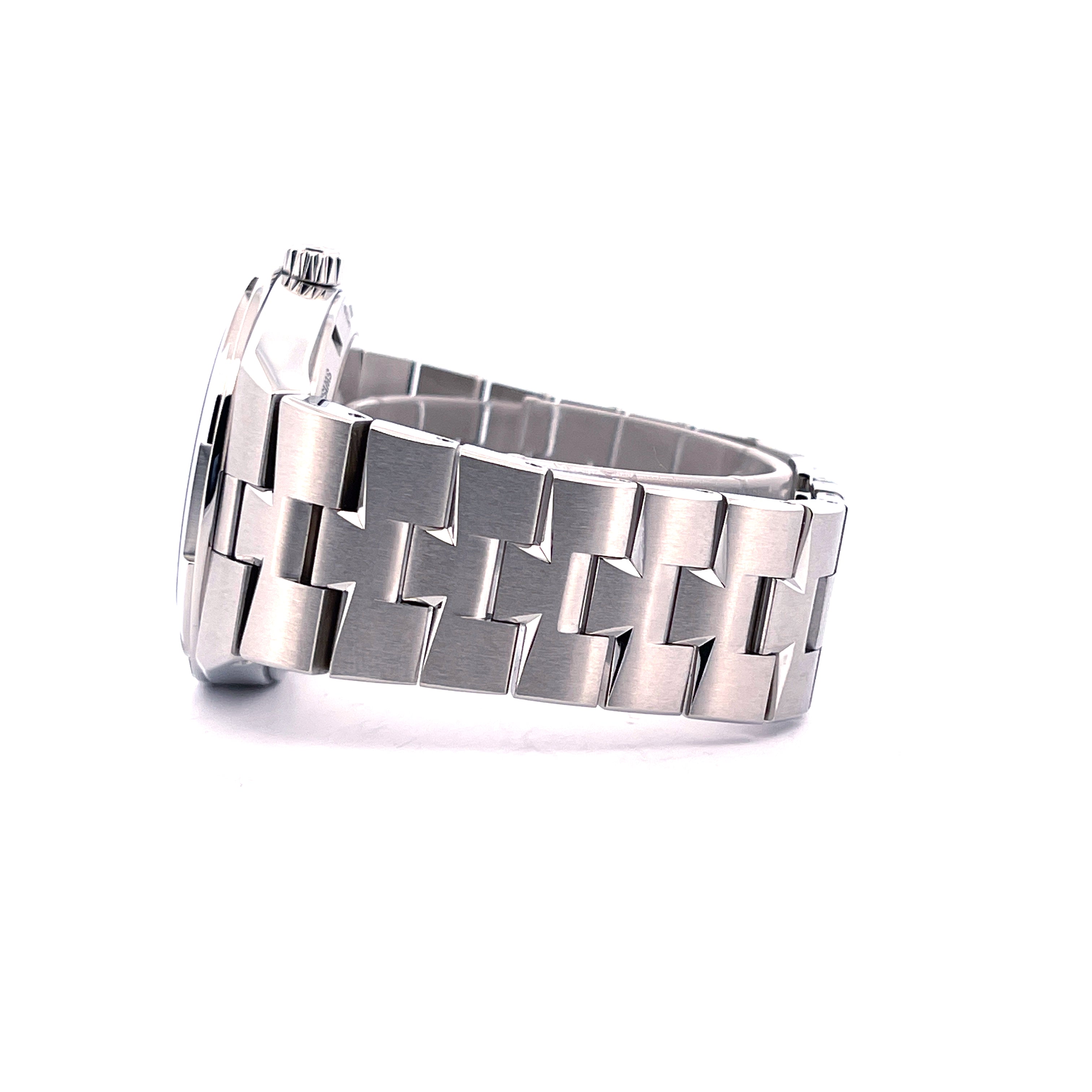 Vacheron Constantin Overseas Edelstahl-Uhr Seitenansicht mit poliertem Edelstahlarmband