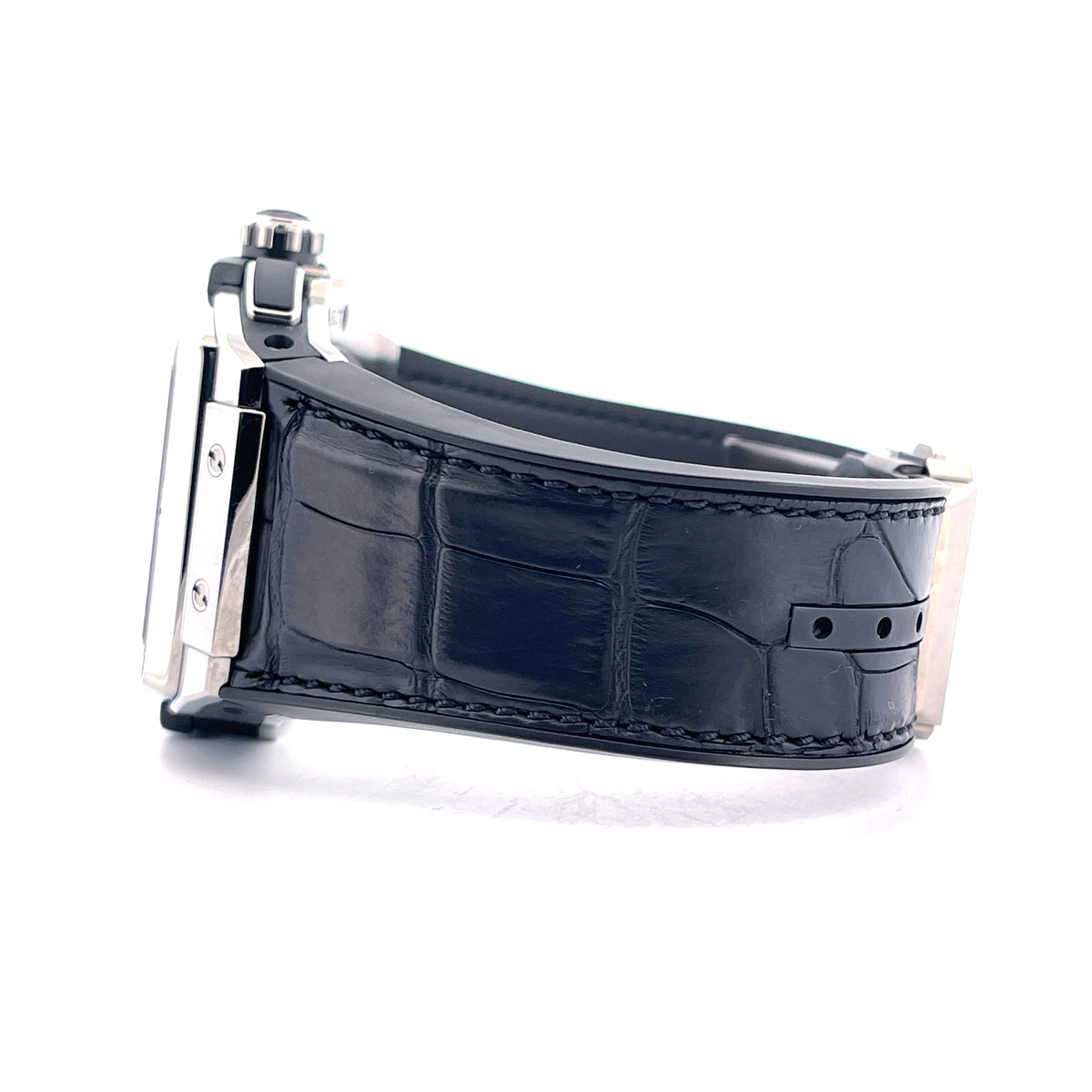 Hublot Spirit Of Big Bang 45 mm / 601.NX.0173.LR / Titan / Grey / Full Set + Invoice / Germany / 2015, Seitenansicht mit Armband und Krone vor weißem Hintergrund