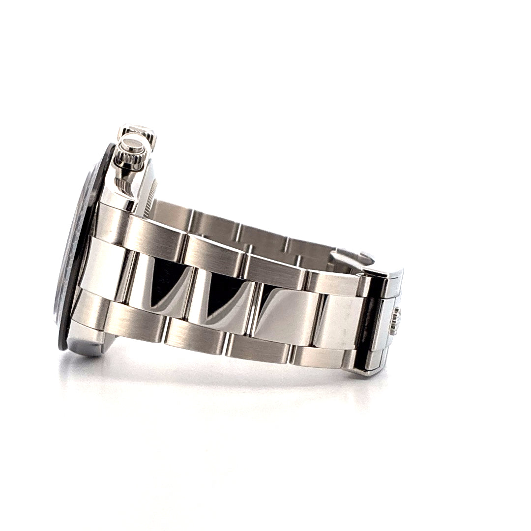 Rolex Daytona Panda-Dial 2021 aus Edelstahl im Seitenprofil mit silbernem Armband