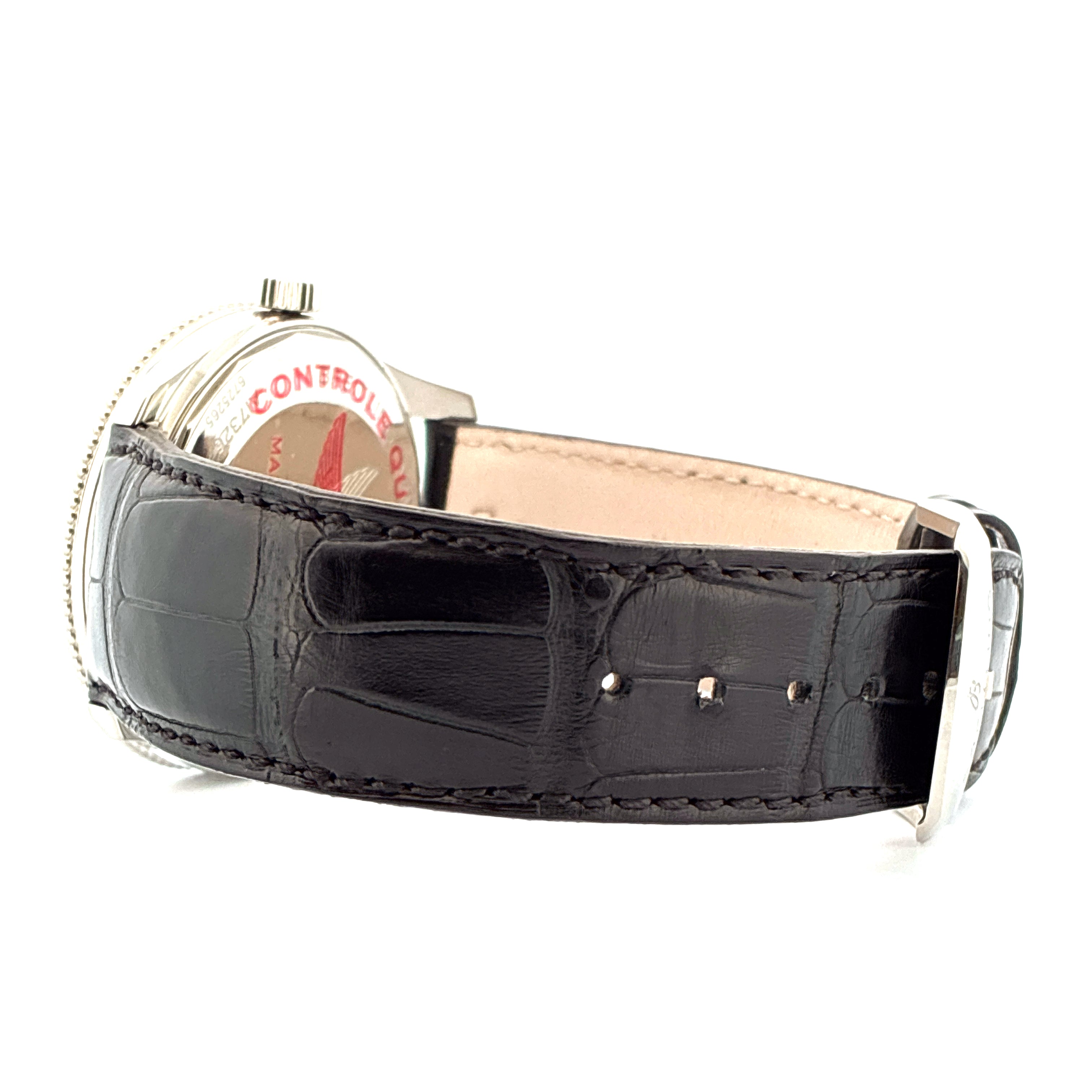 Breitling Navitimer Automatic 41, Seitenansicht des schwarzen Krokodillederarmbandes mit Stahlschließe