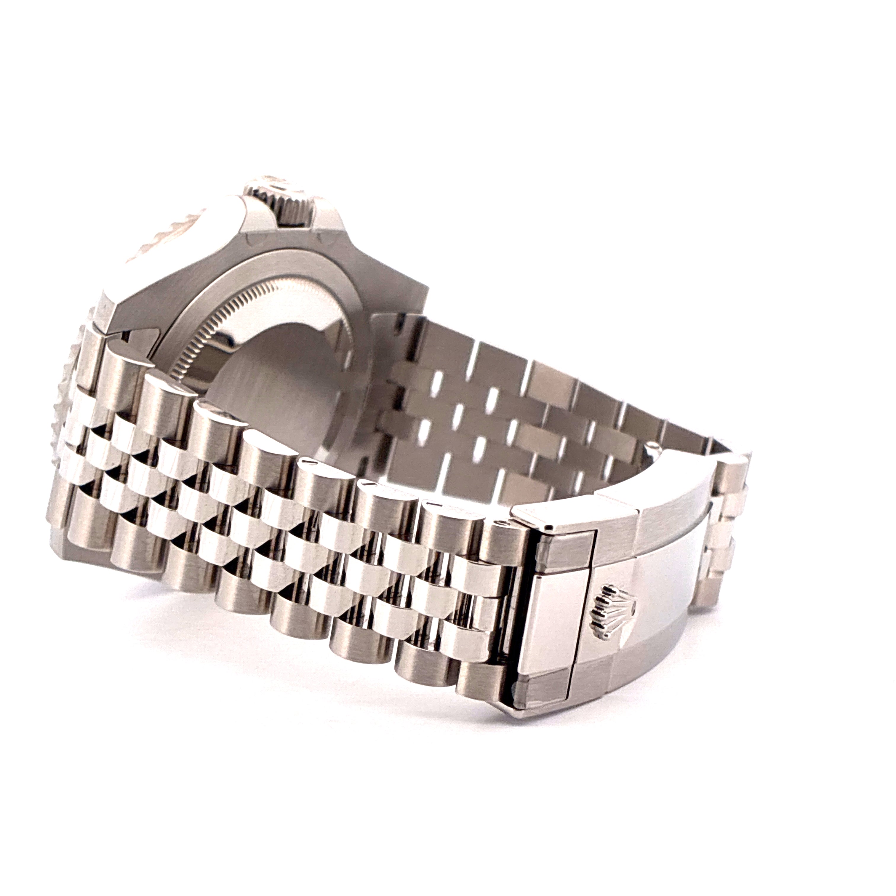 Rolex GMT-Master II Jubilé Armband Edelstahl von der Seite auf weißem Hintergrund