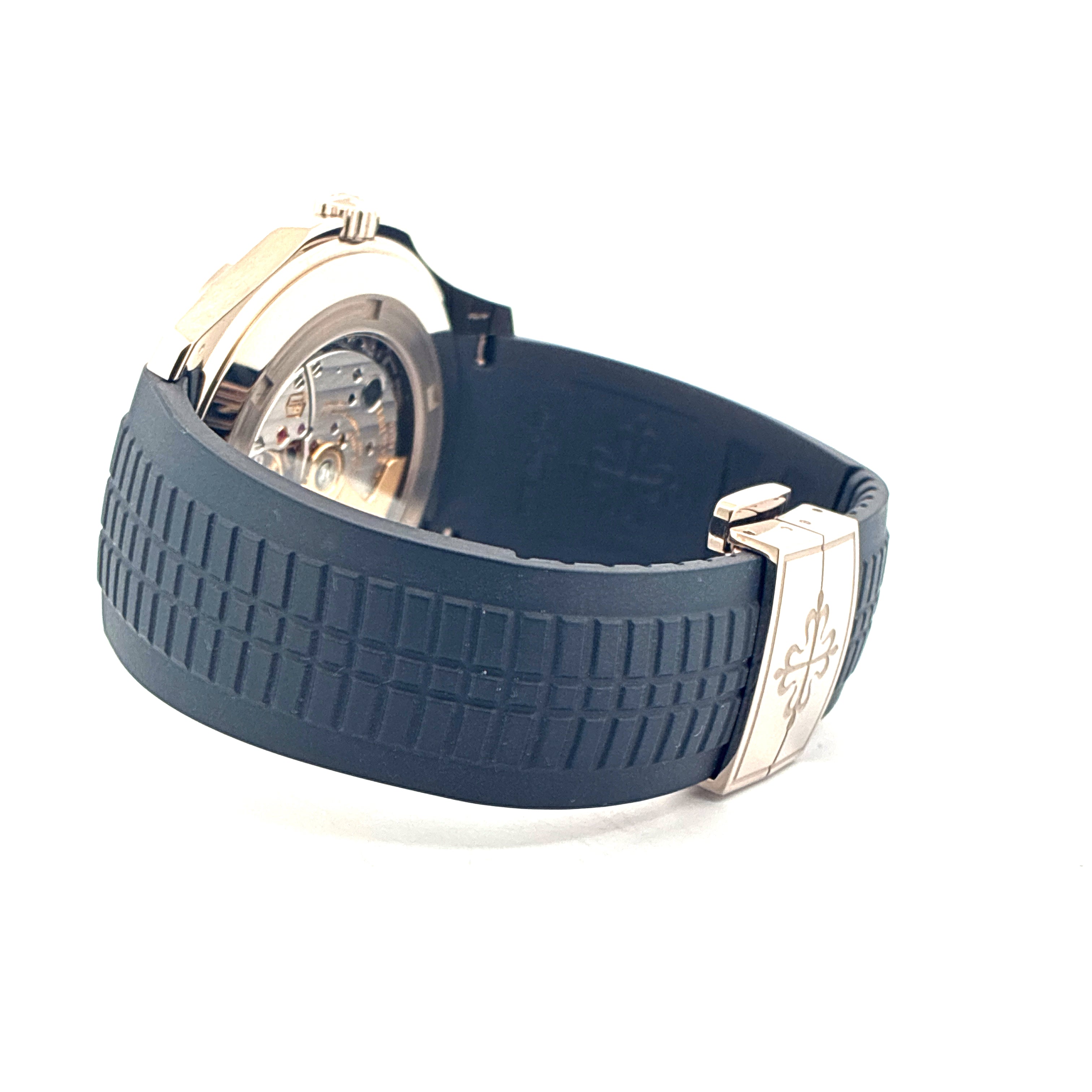 Aquanaut / Rubber Strap / White Gold / Blue Dial in Very Good Condition / Full Set / 2021