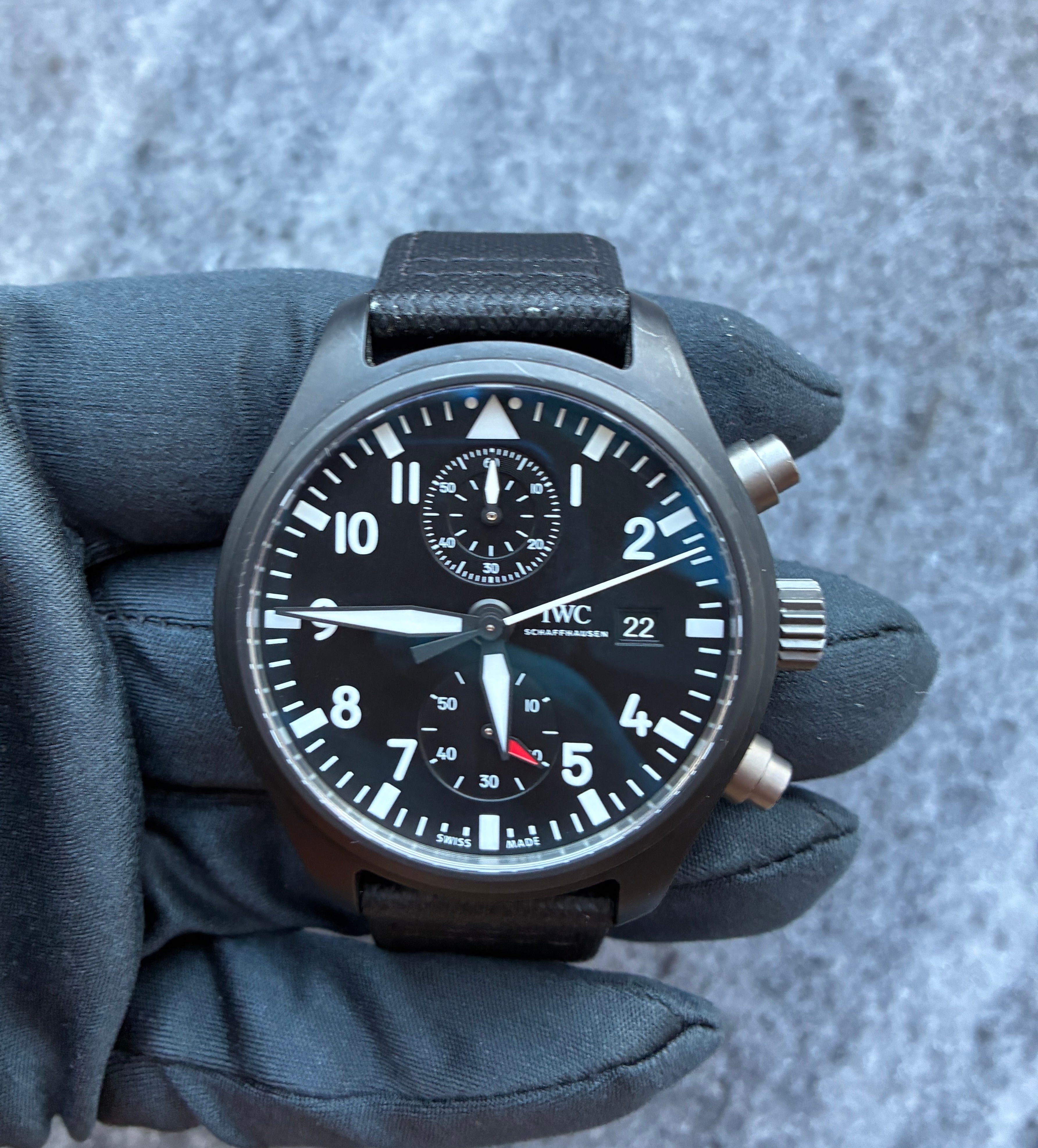 IWC Pilot's Watch Chronograph Top Gun aus schwarzer Keramik mit Automatikwerk und schwarzem Lederarmband