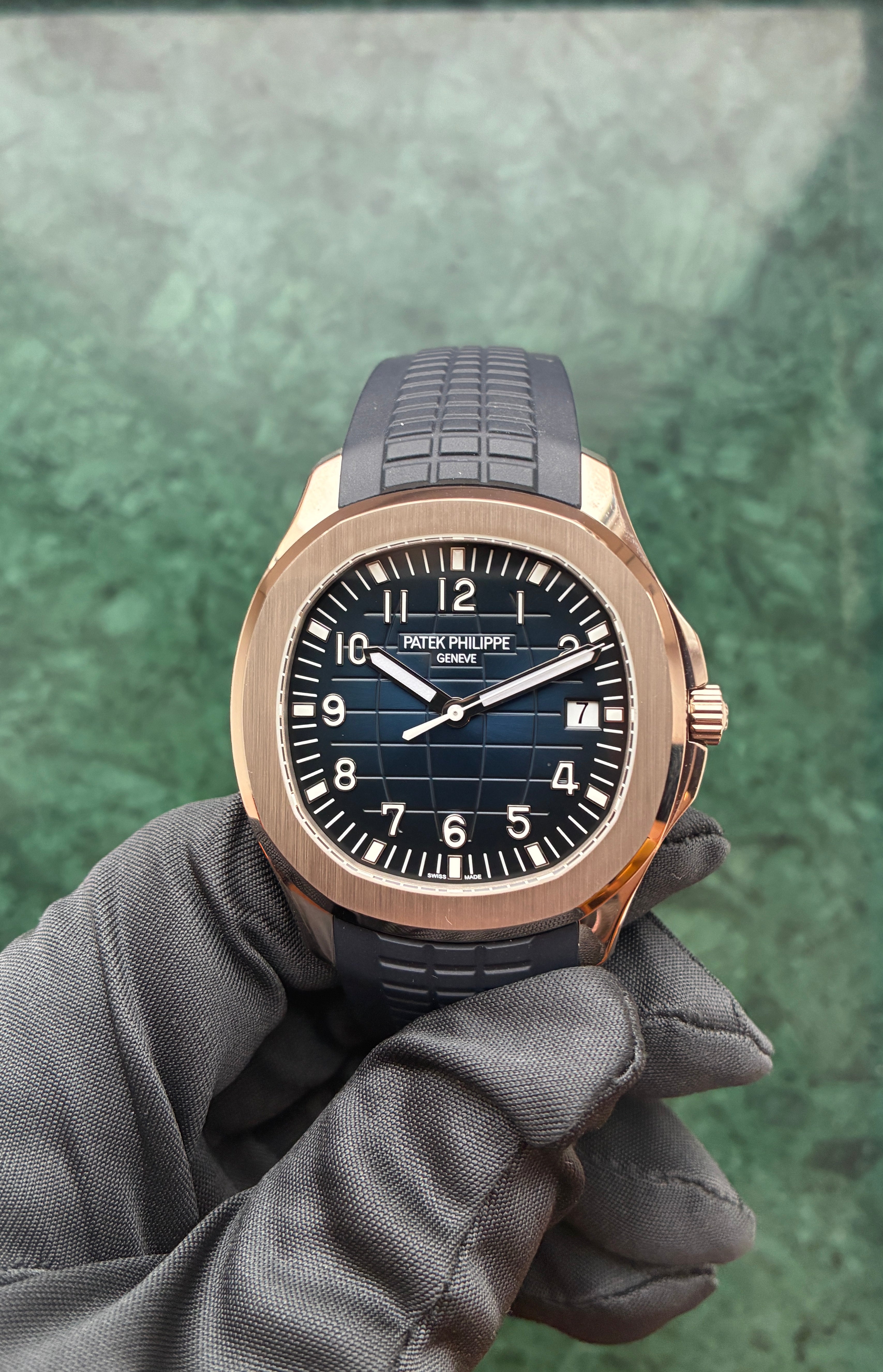 Aquanaut / Rubber Strap / White Gold / Blue Dial in Very Good Condition / Full Set / 2021