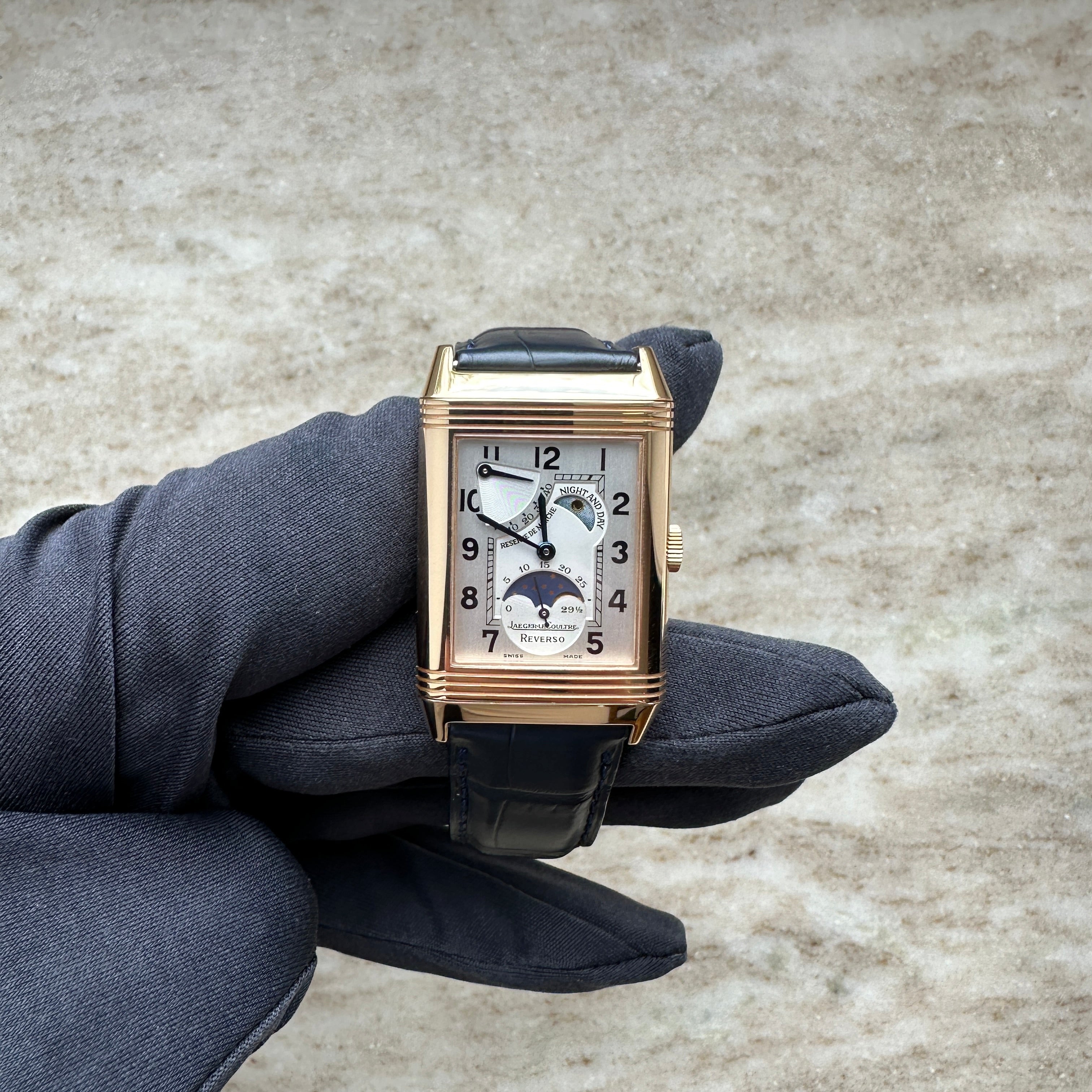 Reverso Sun Moon Roségold / 2 Straps / Leatherstrap new / On stock / 2 years Warranty / Box and Documents / pretty good Condition / Ref. 270.2.63
