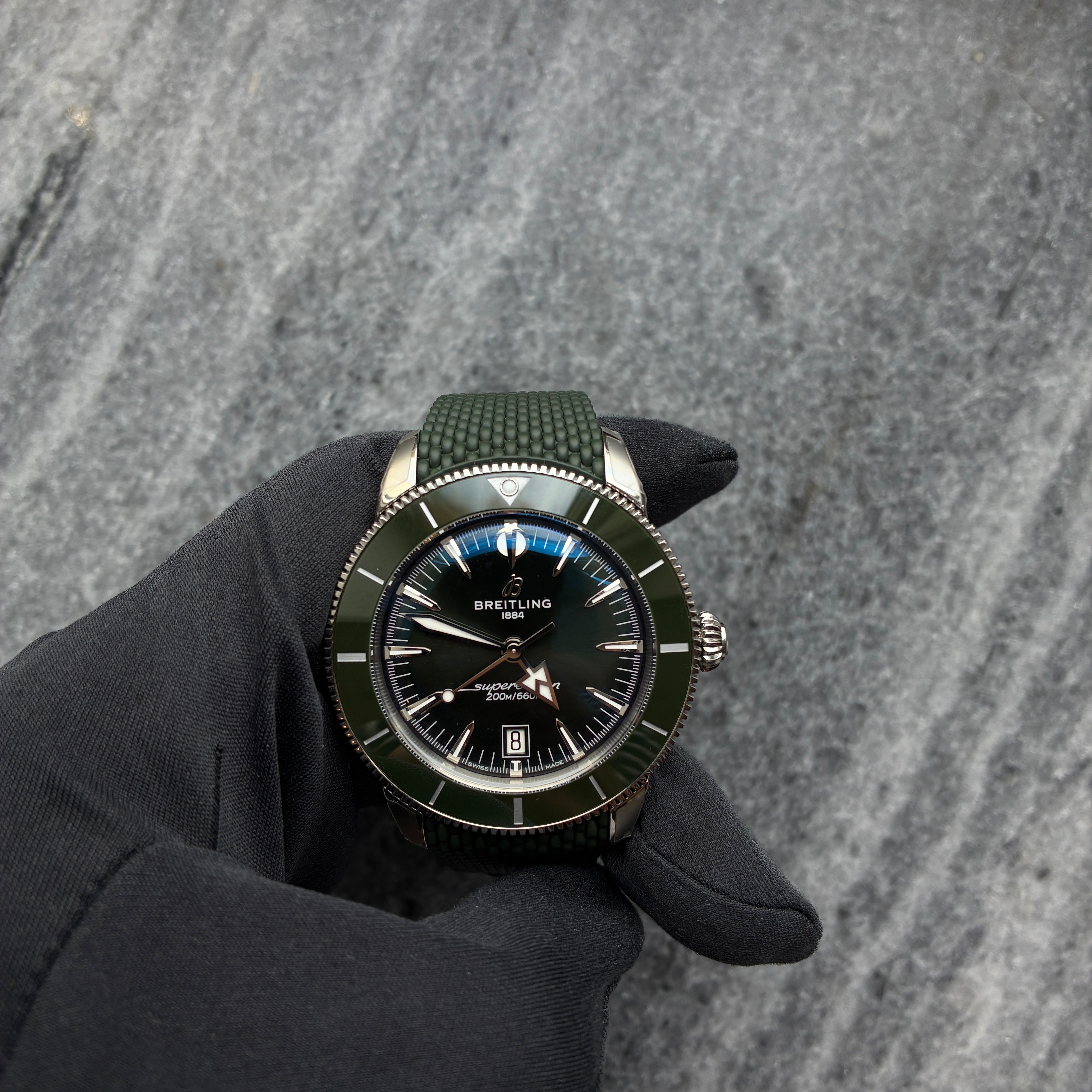 Superocean Heritage B31 Automatic 44 Breitling Super Ocean Green Dial / Like New / 2025 / Box & Papers