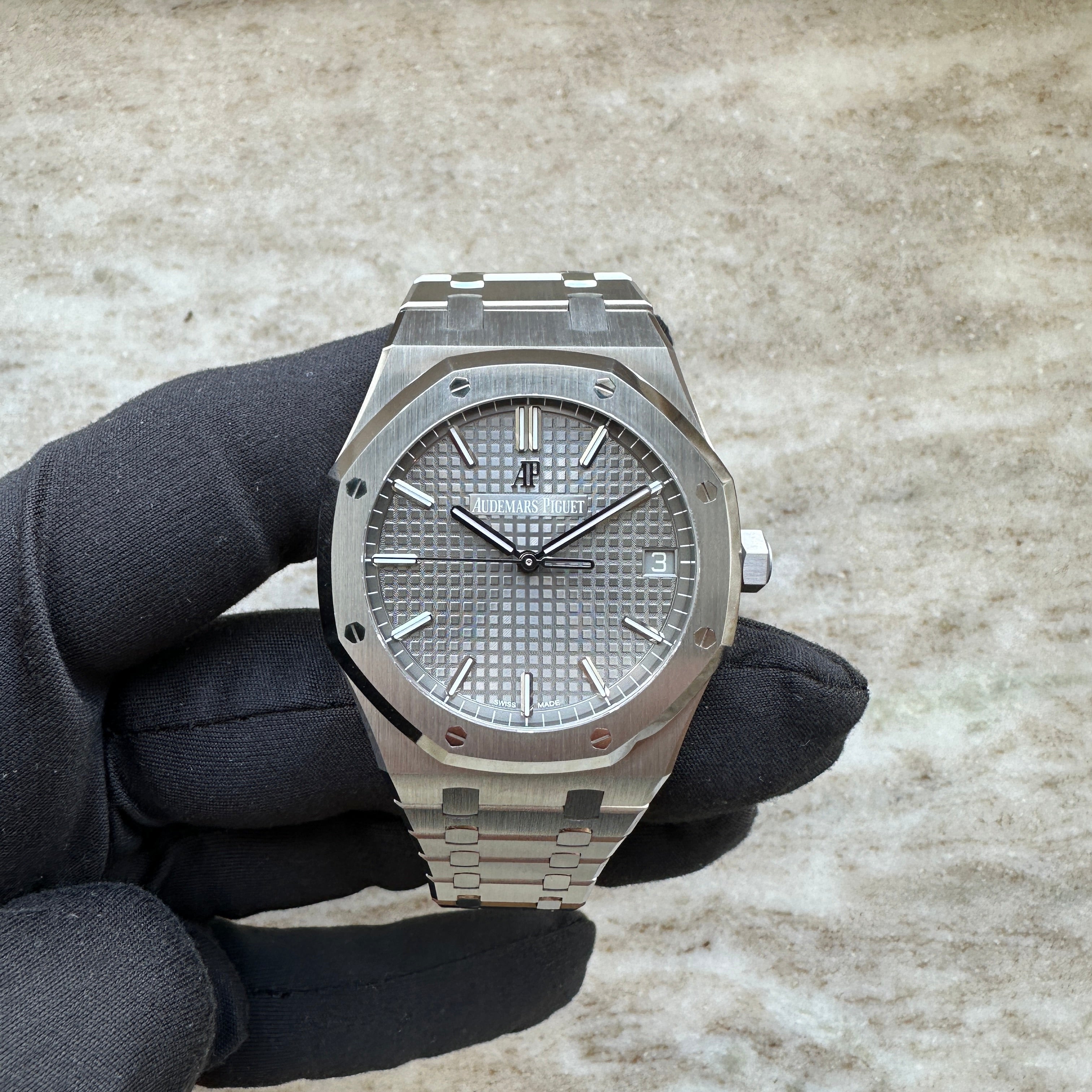 Royal Oak 41mm / Ref. 15500ST.OO.1220ST.02 / Grey Dial / premium Condition nearly unworn / Full Set / Germany 2021