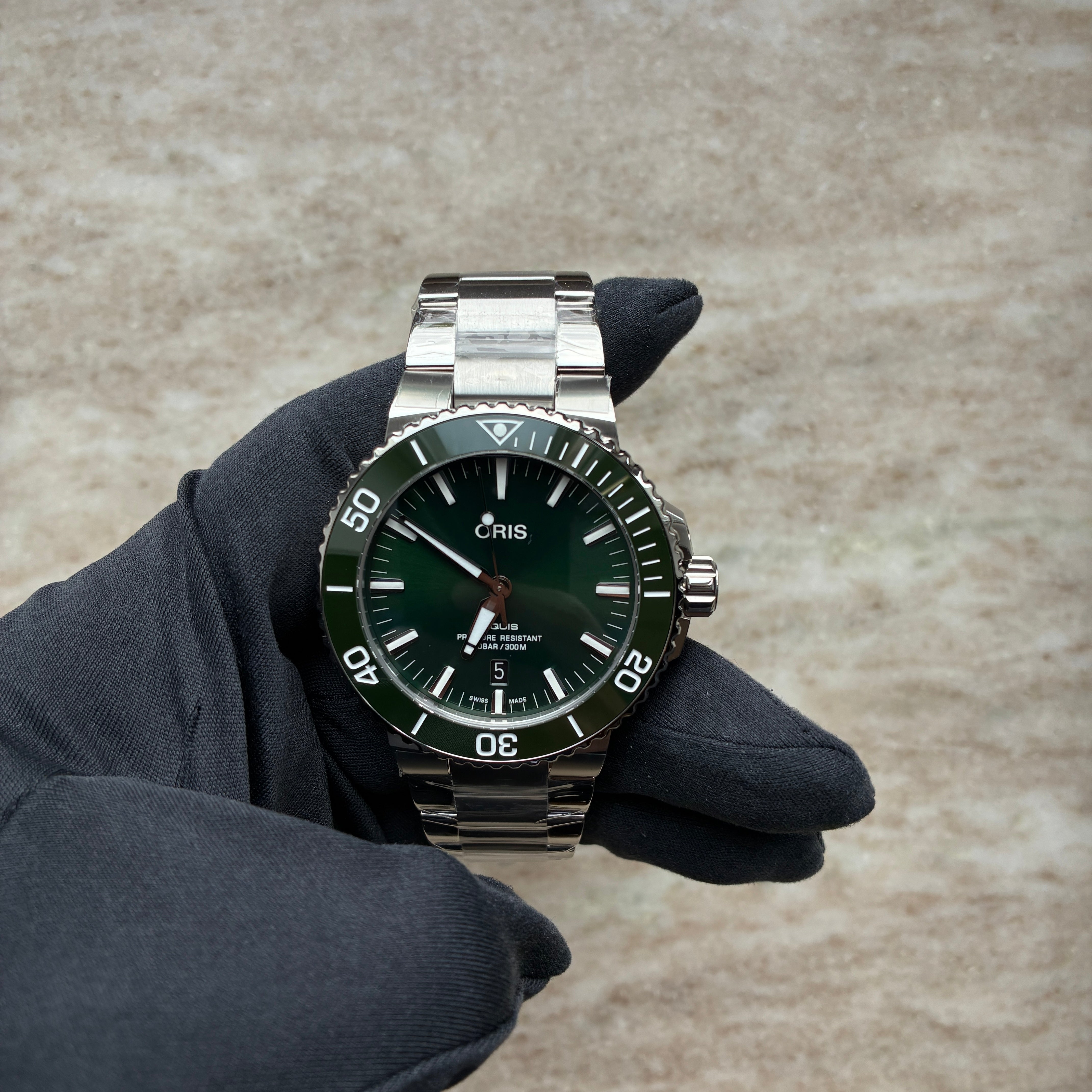 Oris - Aquis Date / Green Dial / Stainless Steel / Like New / 2025 - [product_sku]