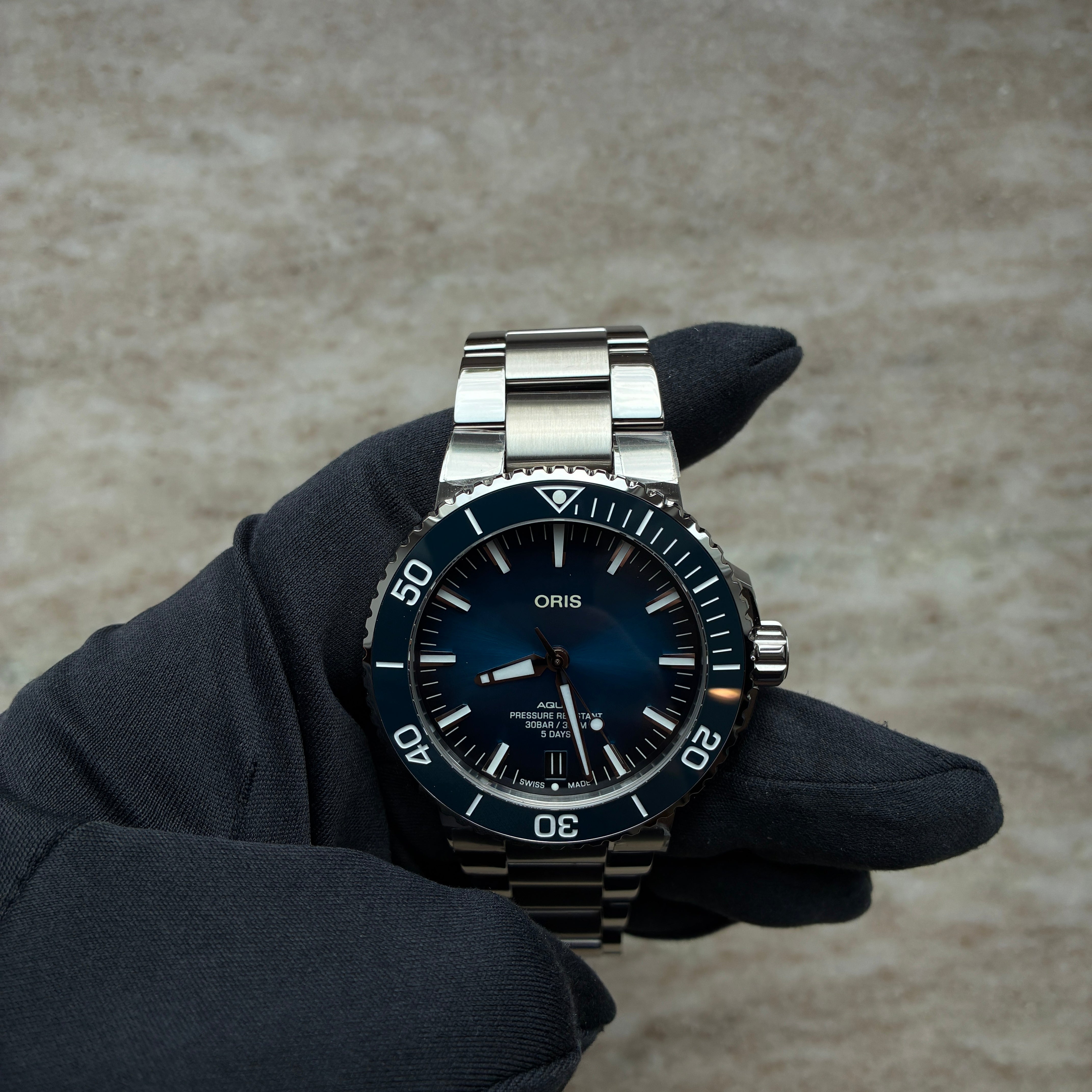 Oris - Aquis Date / Calibre 400 / Blue Dial / Stainless Steel / Like New / Box & Papers / 2025 - [product_sku]
