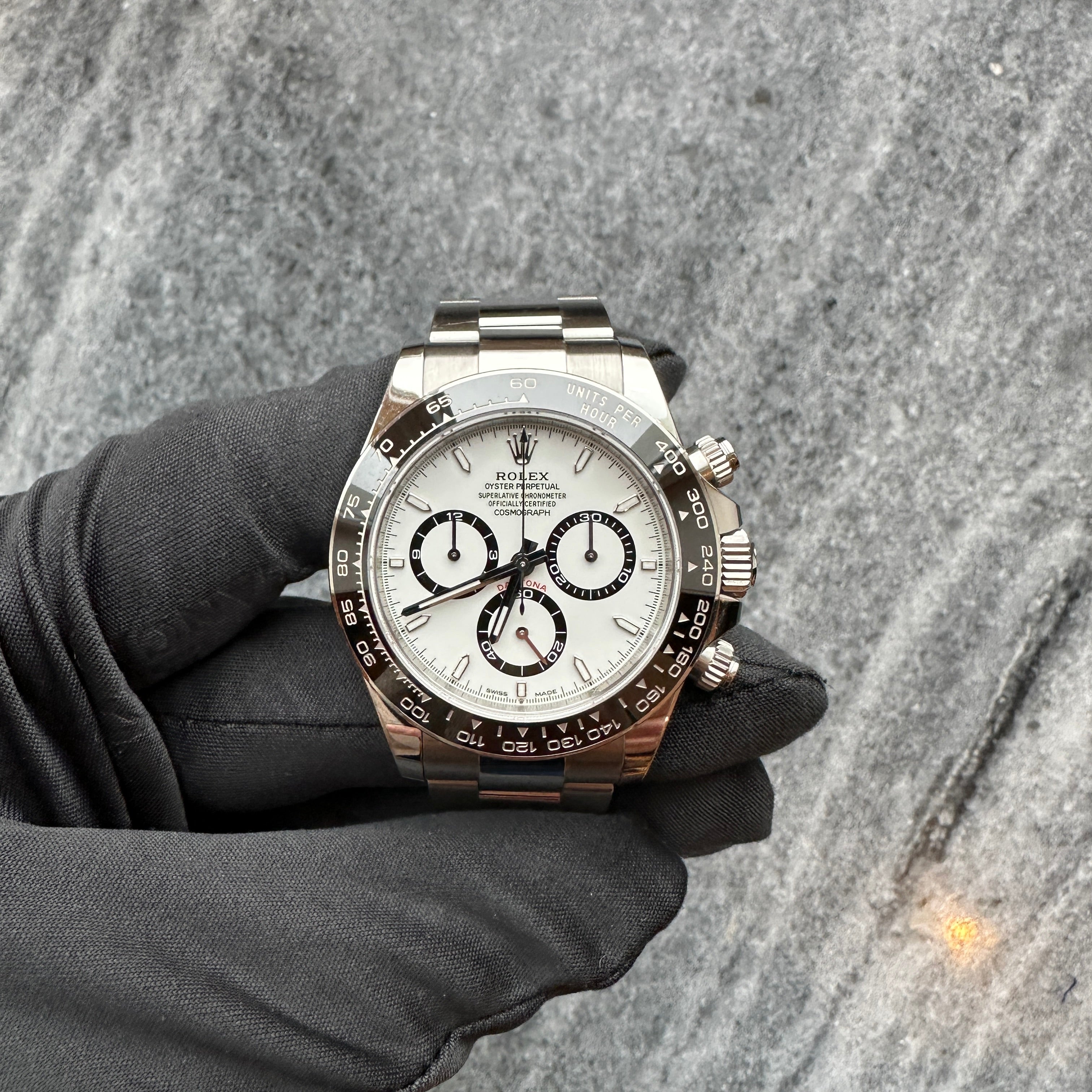 Daytona 126500LN White Dial / Box and Paper / very good Condt / 2025